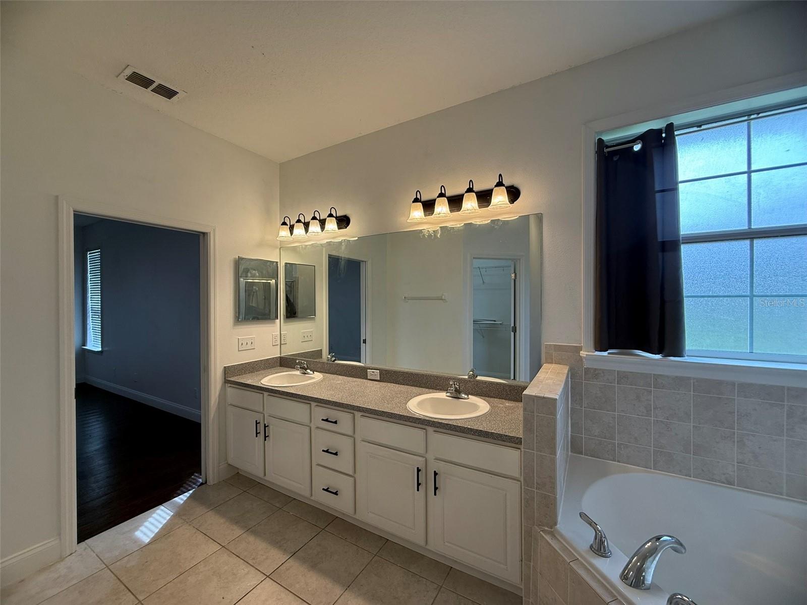 725 COUNTRY WALK CV, EAGLE LAKE, FL, 33839