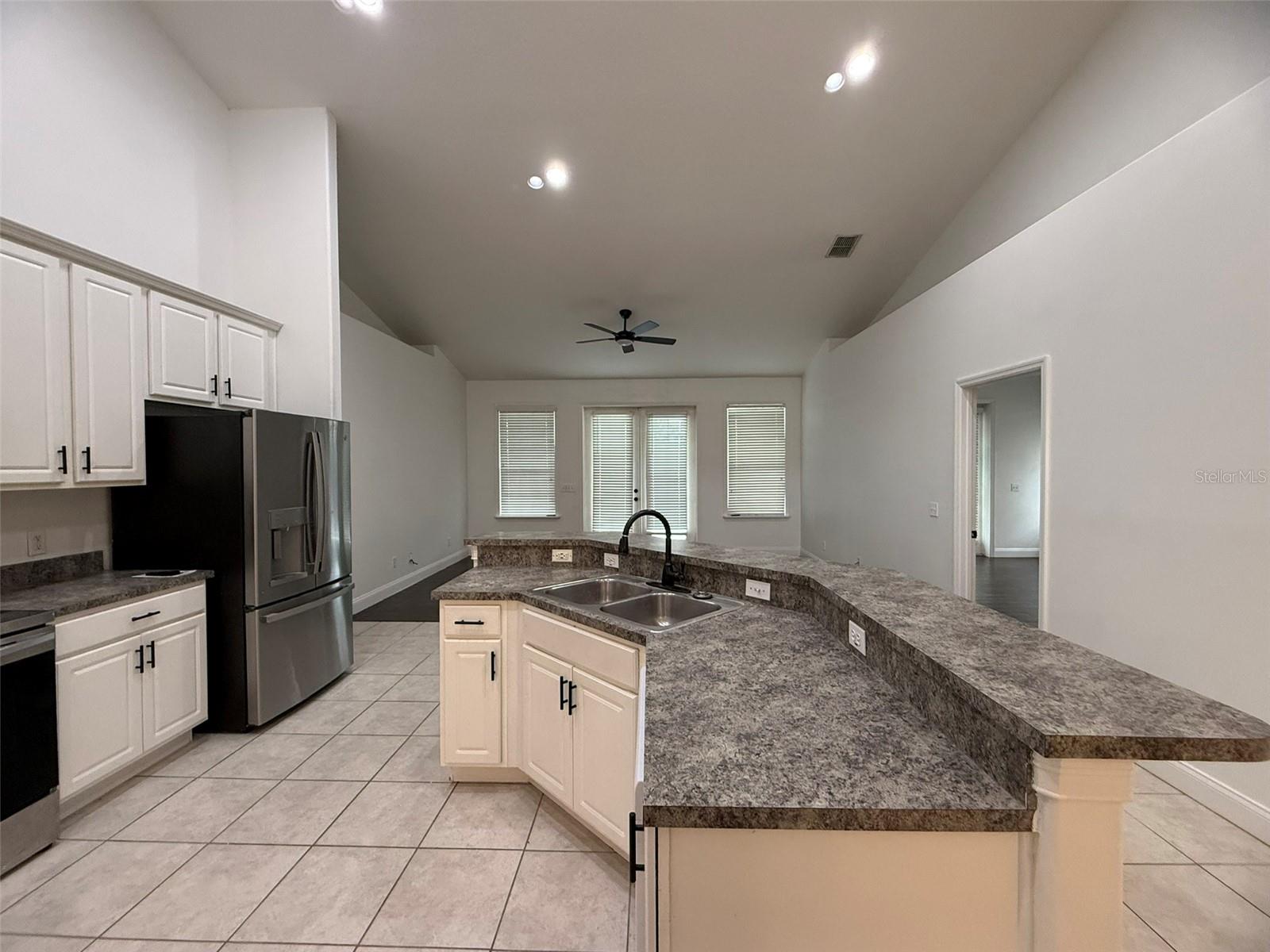 725 COUNTRY WALK CV, EAGLE LAKE, FL, 33839