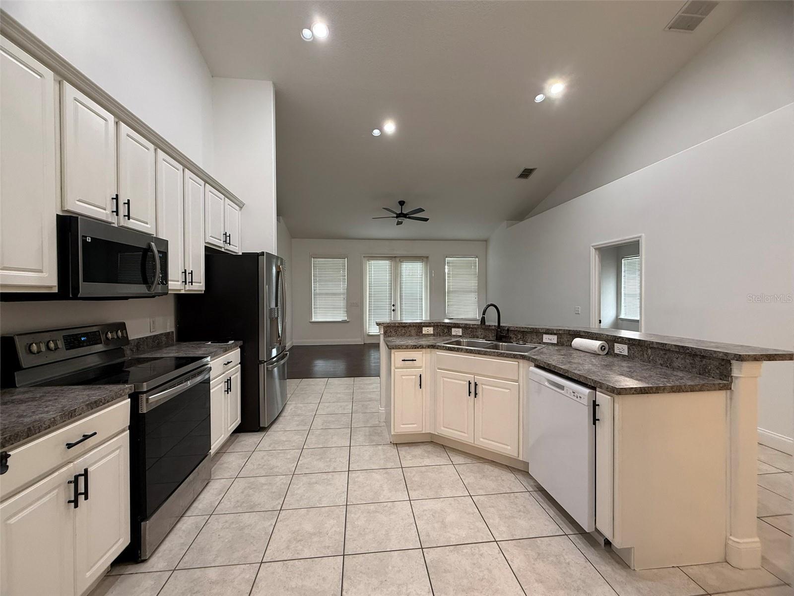 725 COUNTRY WALK CV, EAGLE LAKE, FL, 33839