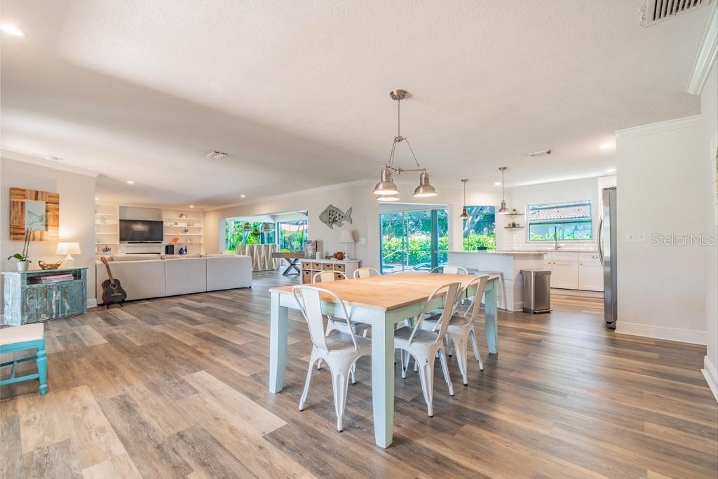 1219 VILLAGE GREEN PKWY, BRADENTON, FL, 34209