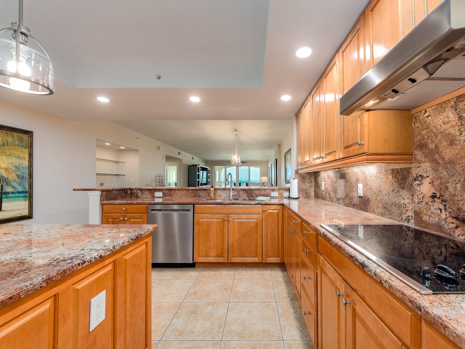 1370 GULF BLVD #402, CLEARWATER BEACH, FL, 33767