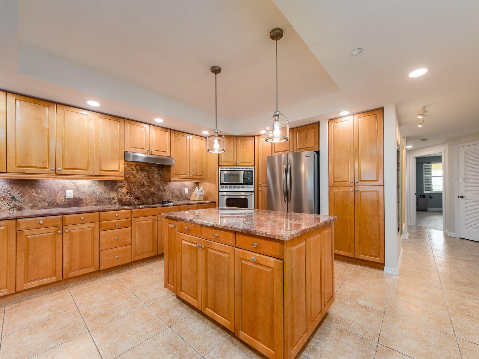 1370 GULF BLVD #402, CLEARWATER BEACH, FL, 33767