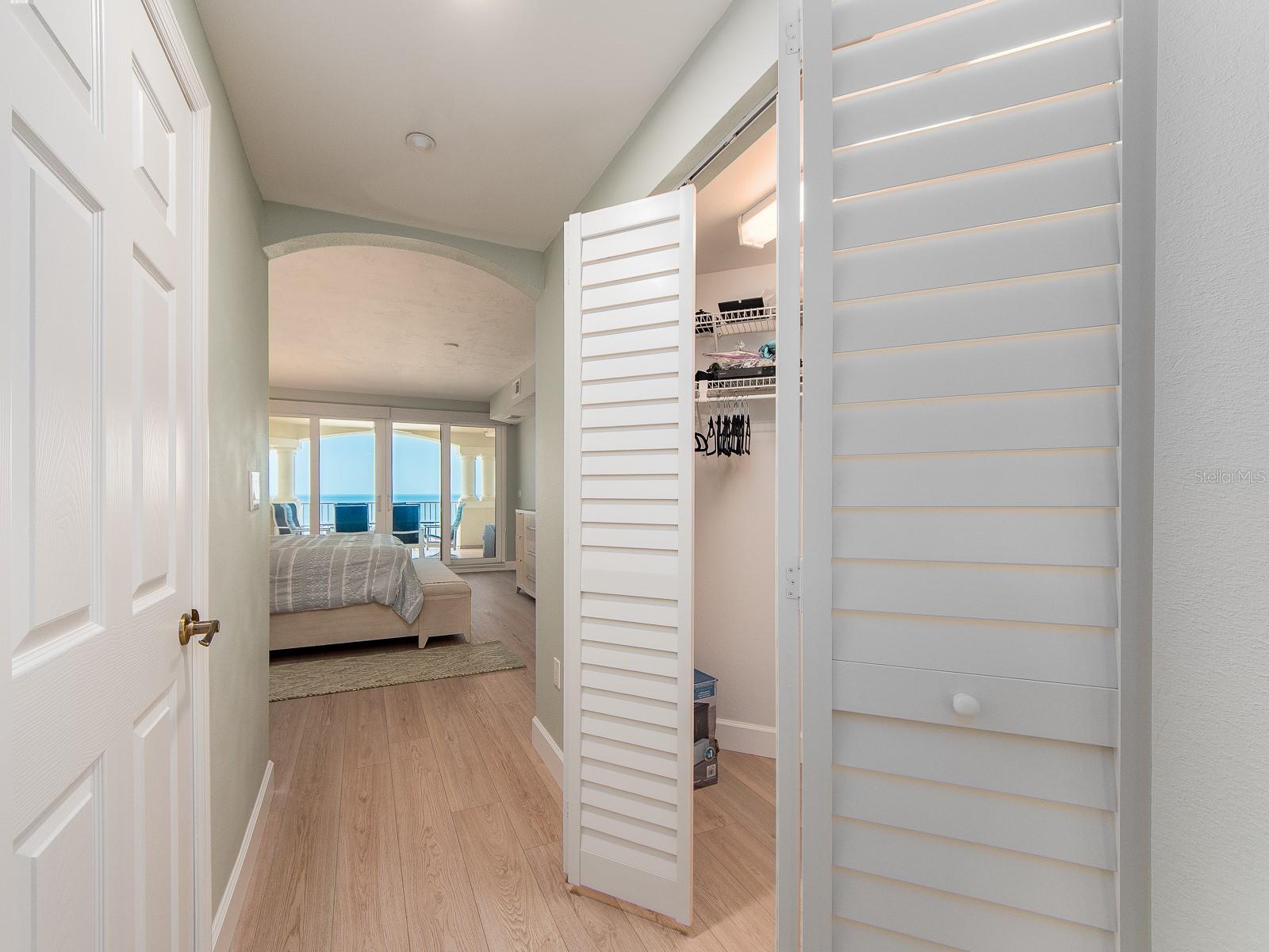 1370 GULF BLVD #402, CLEARWATER BEACH, FL, 33767