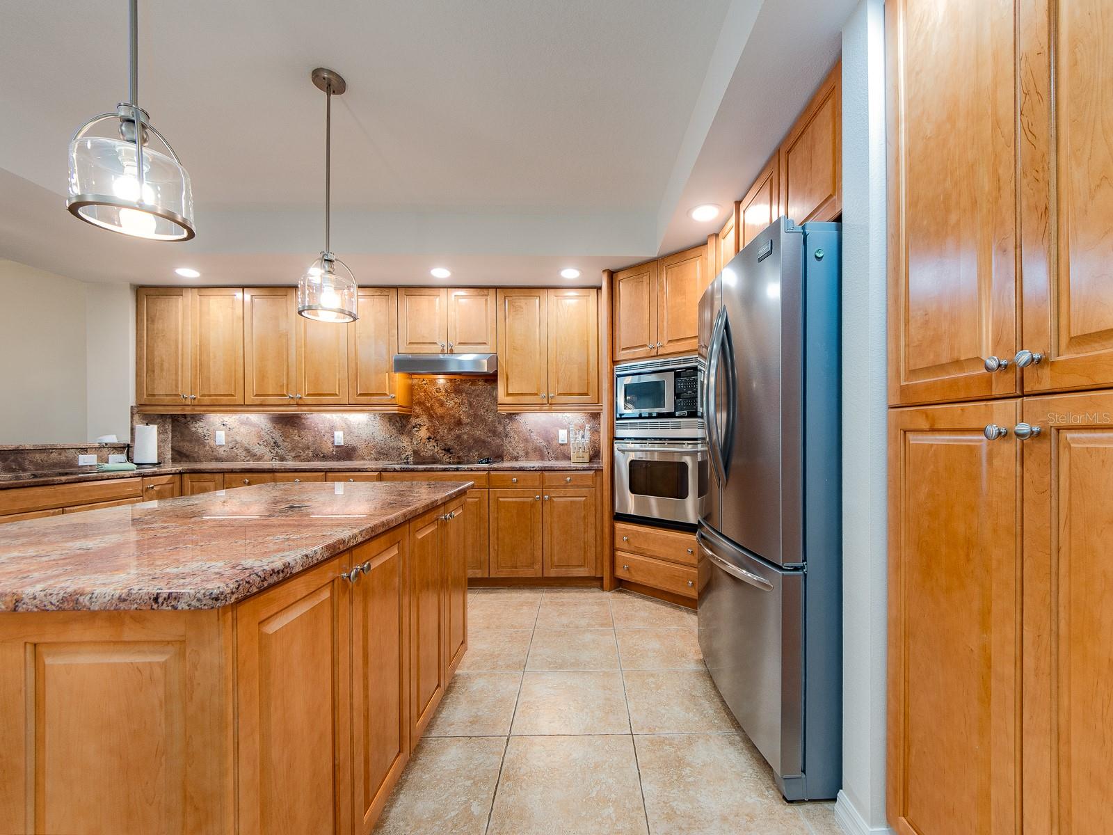 1370 GULF BLVD #402, CLEARWATER BEACH, FL, 33767