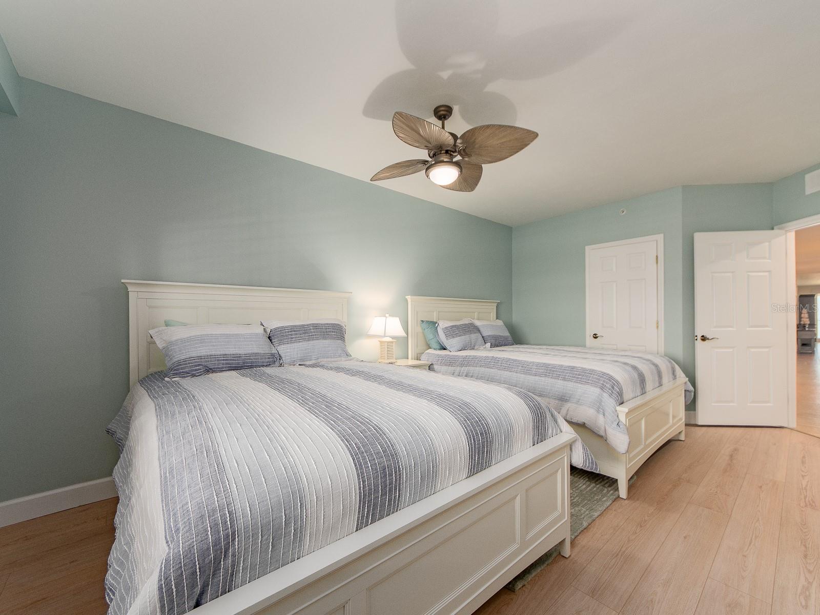 1370 GULF BLVD #402, CLEARWATER BEACH, FL, 33767