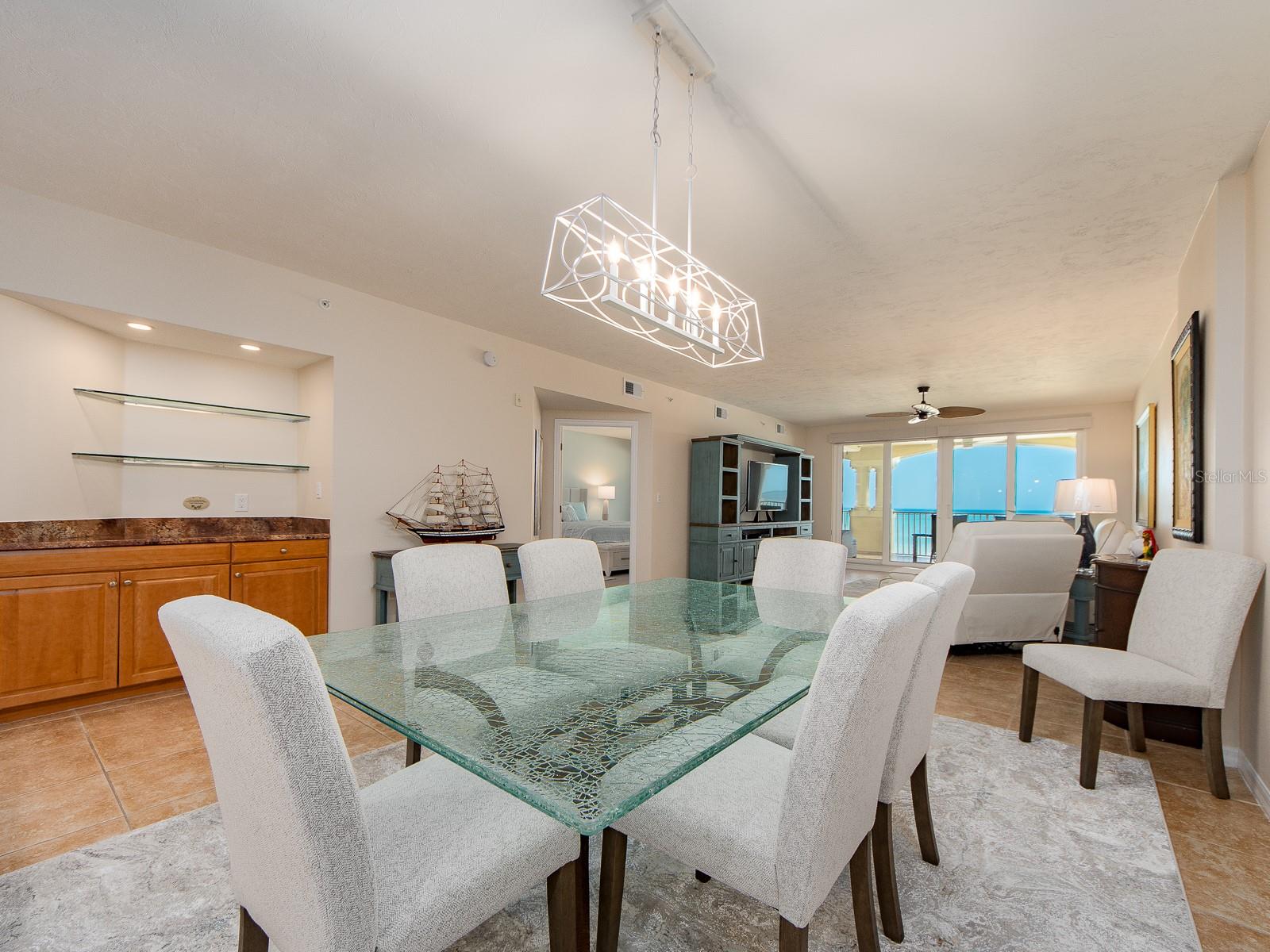 1370 GULF BLVD #402, CLEARWATER BEACH, FL, 33767