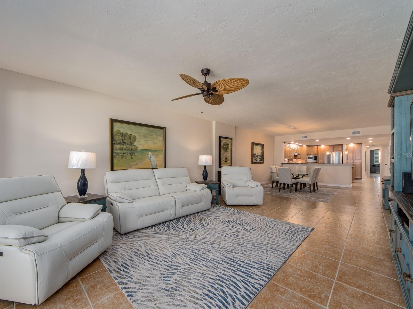 1370 GULF BLVD #402, CLEARWATER BEACH, FL, 33767