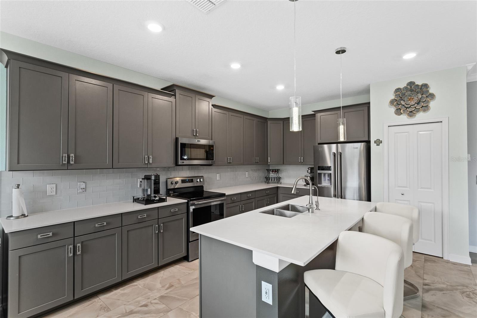 2215 CAMDEN PARK AVE, DAVENPORT, FL, 33837