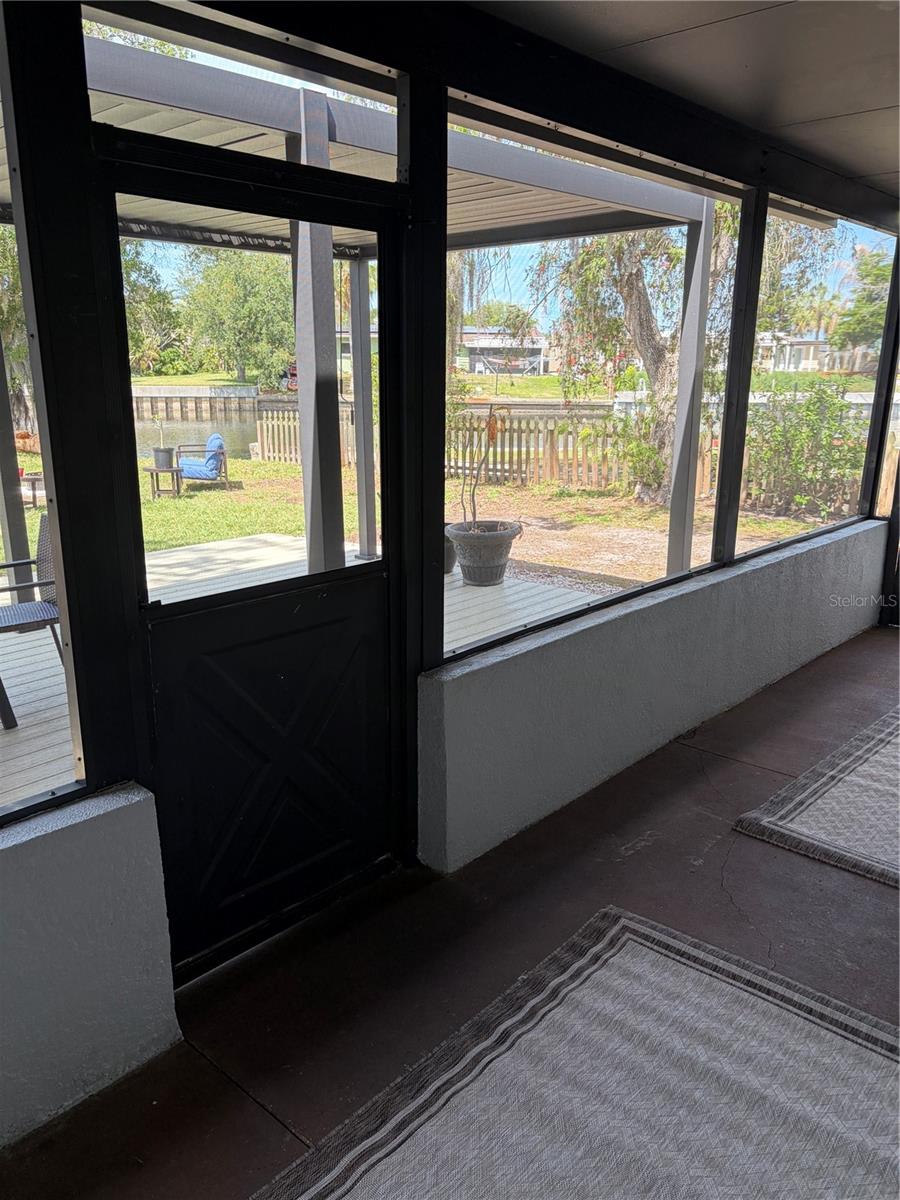 8914 MEMORIAL HWY, TAMPA, FL, 33615