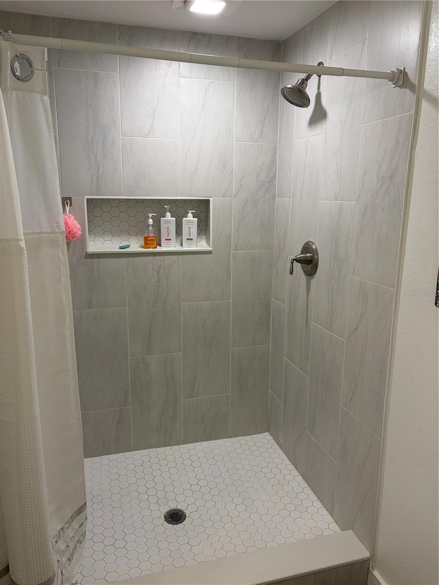 8914 MEMORIAL HWY, TAMPA, FL, 33615