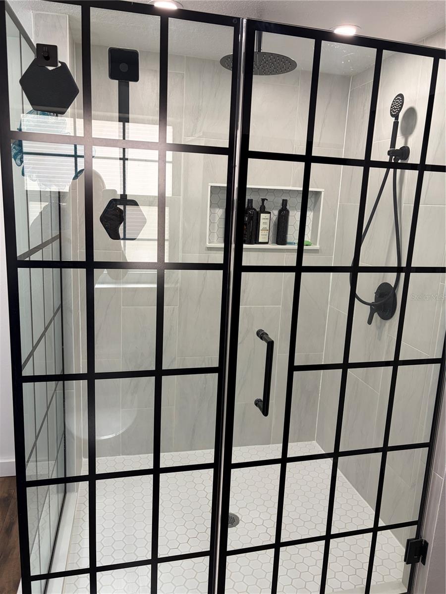 8914 MEMORIAL HWY, TAMPA, FL, 33615