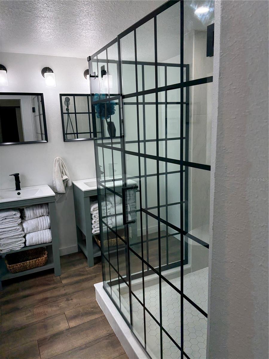 8914 MEMORIAL HWY, TAMPA, FL, 33615