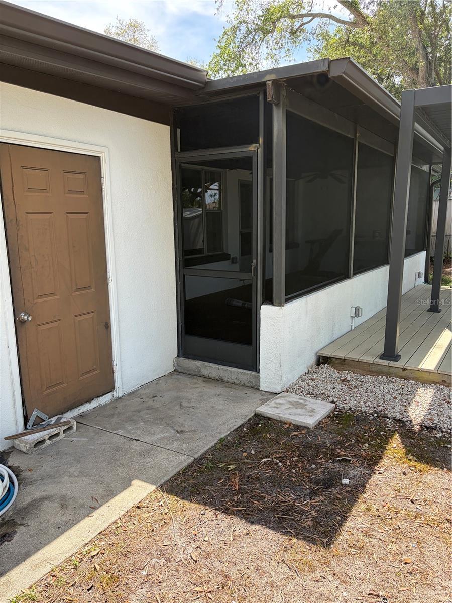 8914 MEMORIAL HWY, TAMPA, FL, 33615