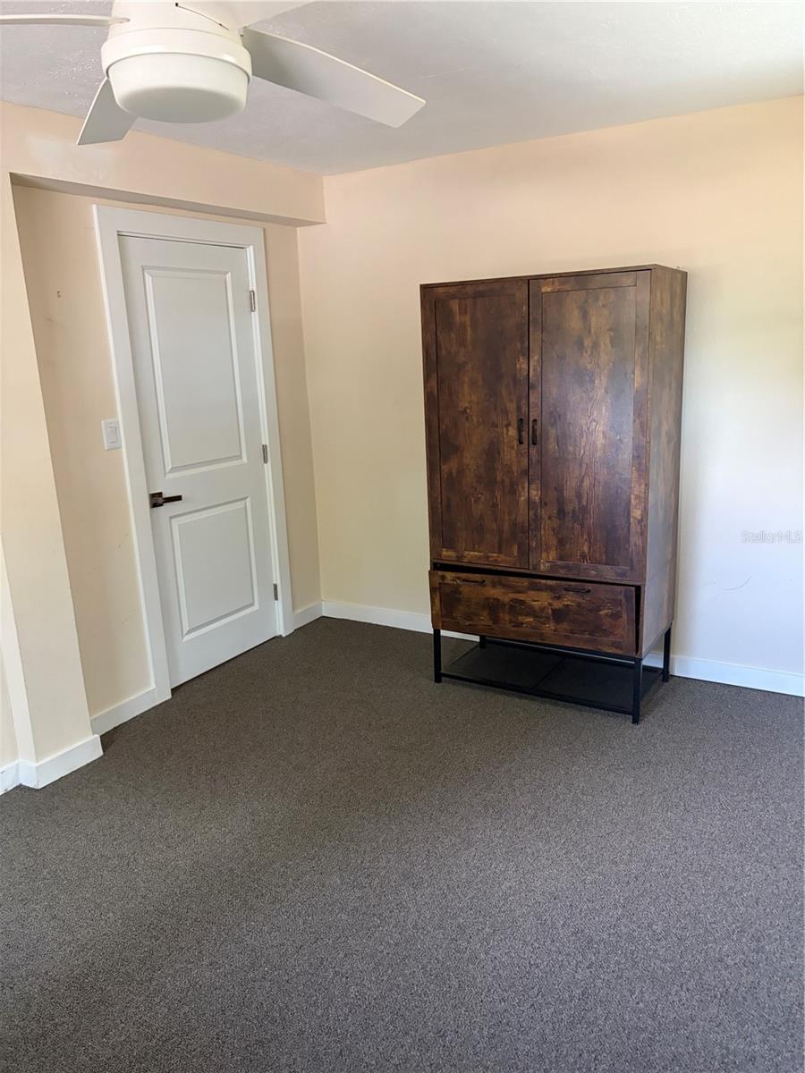 8914 MEMORIAL HWY, TAMPA, FL, 33615