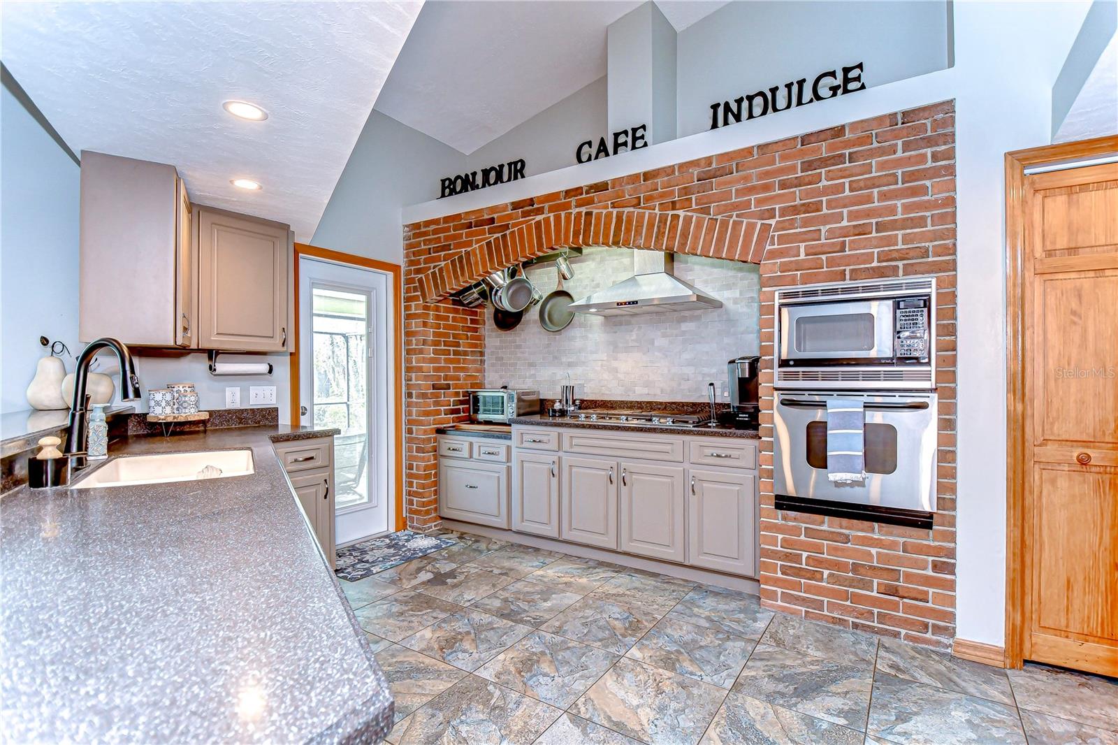 709 SPORTSMAN PARK DR, SEFFNER, FL, 33584