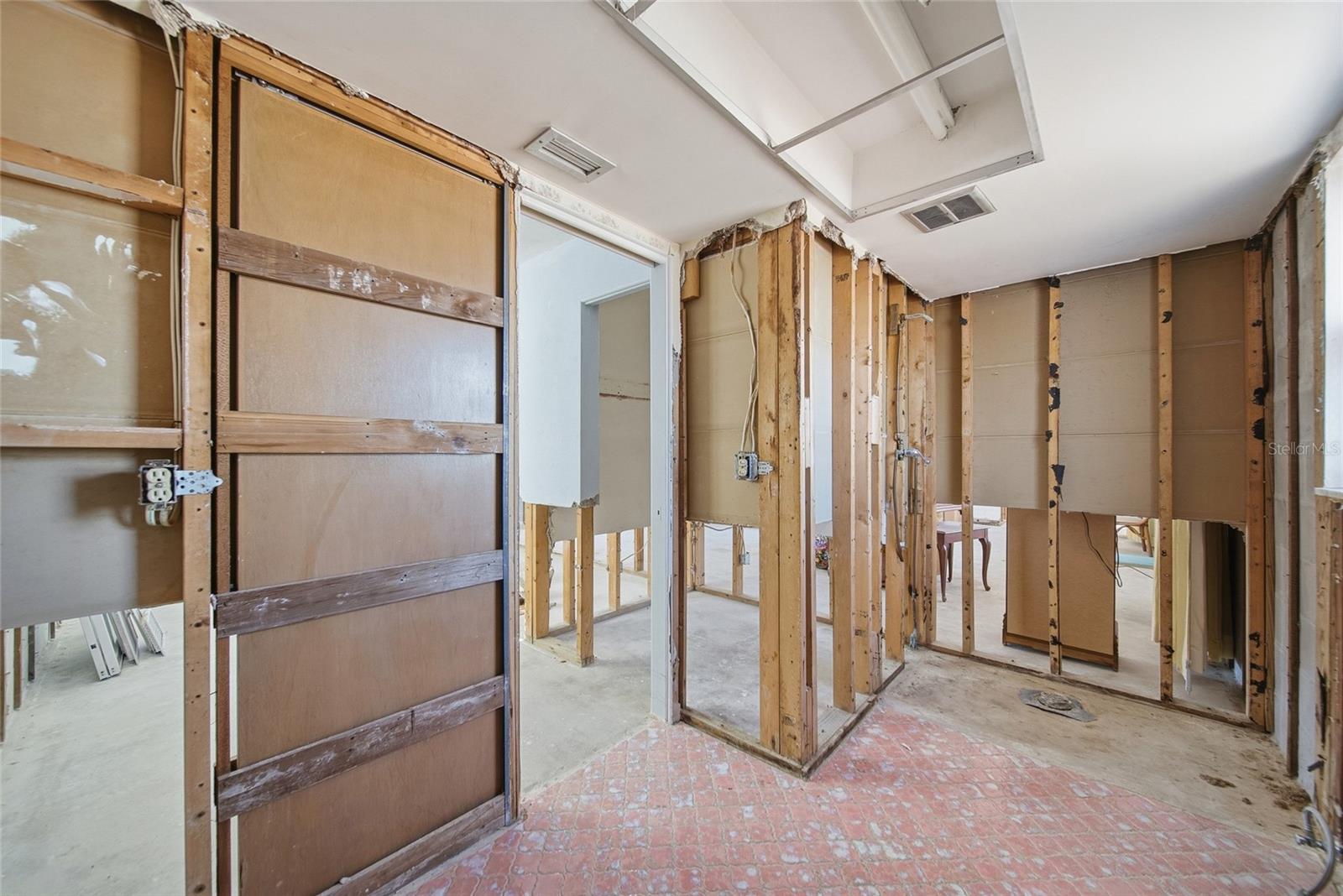 Exisiting kitchen area.