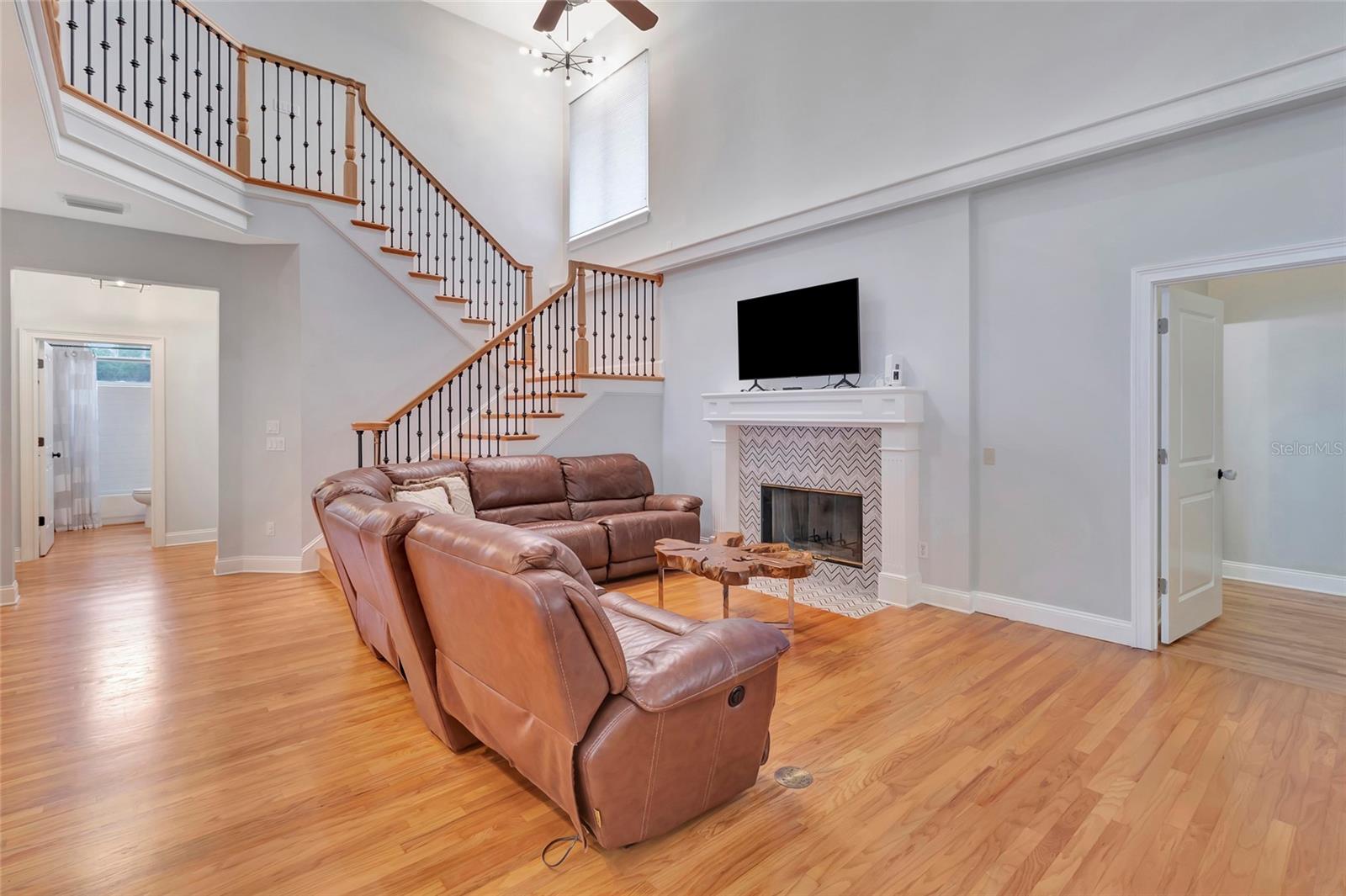 1215 LAKESHORE DR, EUSTIS, FL, 32726