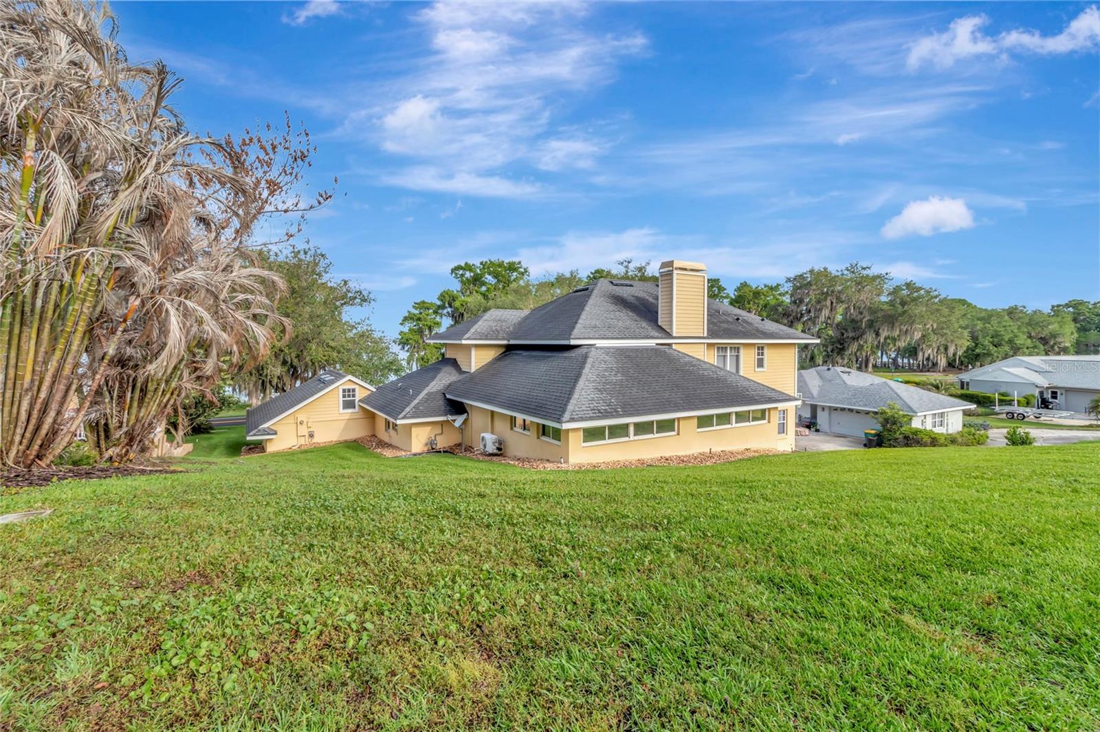 1215 LAKESHORE DR, EUSTIS, FL, 32726