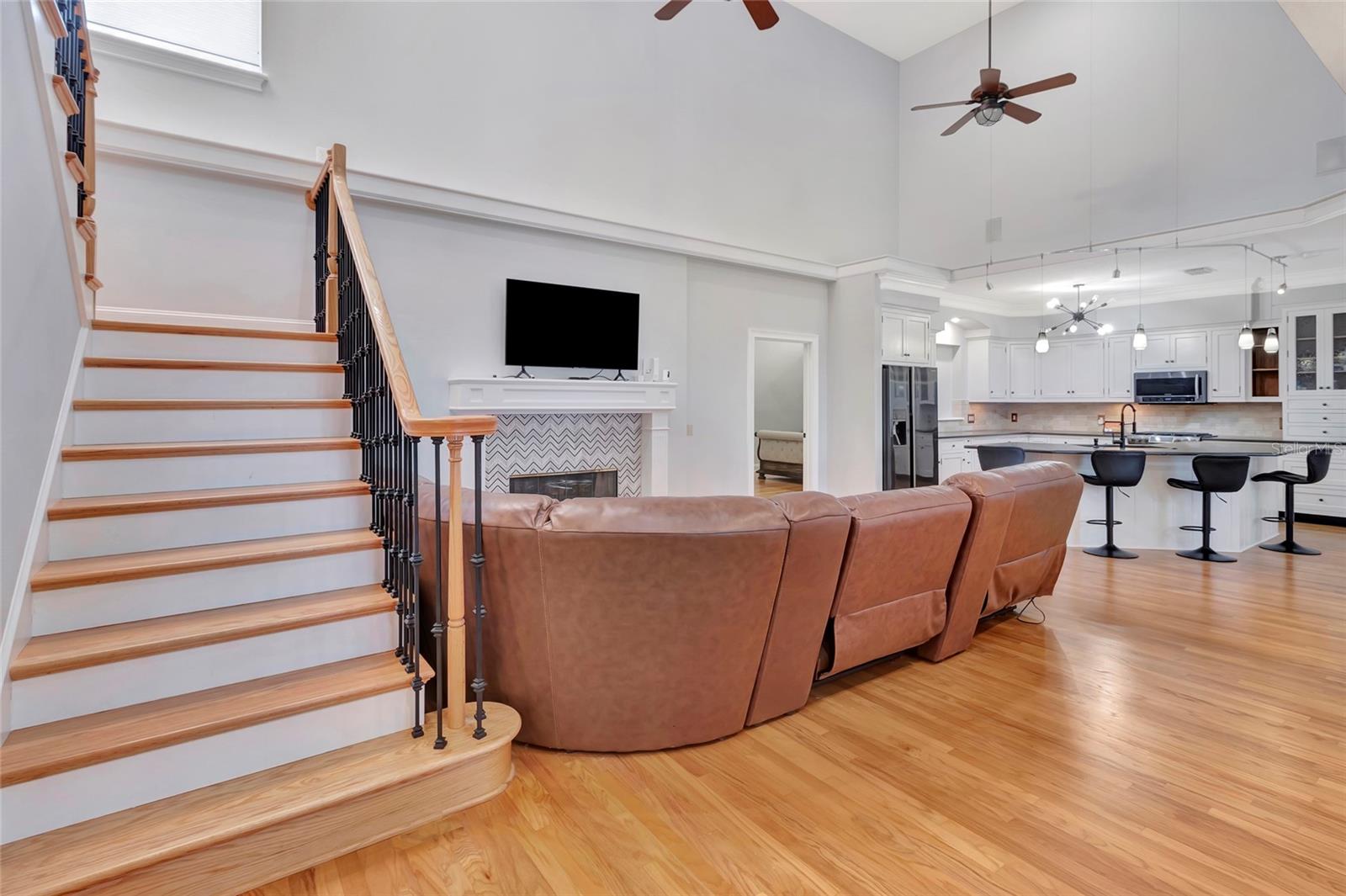 1215 LAKESHORE DR, EUSTIS, FL, 32726