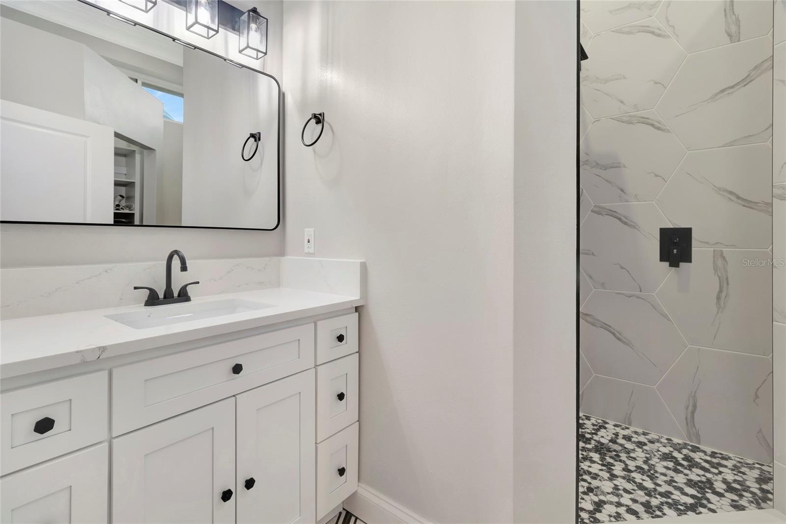 1215 LAKESHORE DR, EUSTIS, FL, 32726