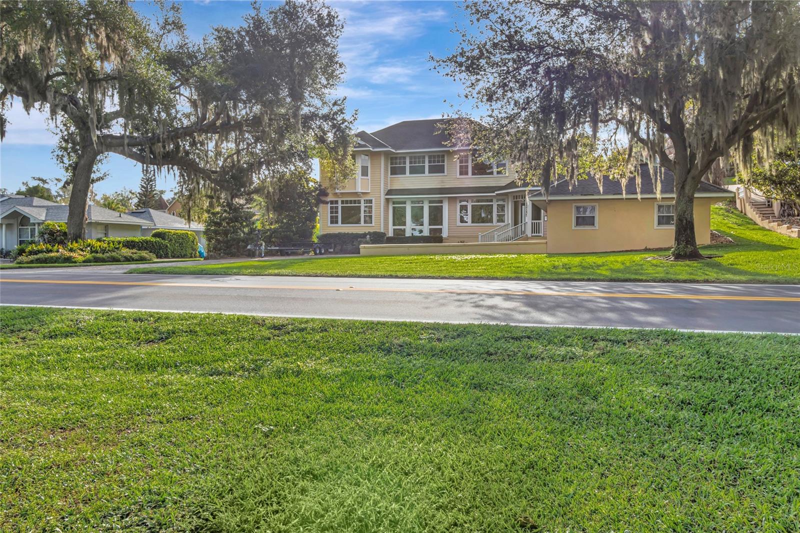 1215 LAKESHORE DR, EUSTIS, FL, 32726