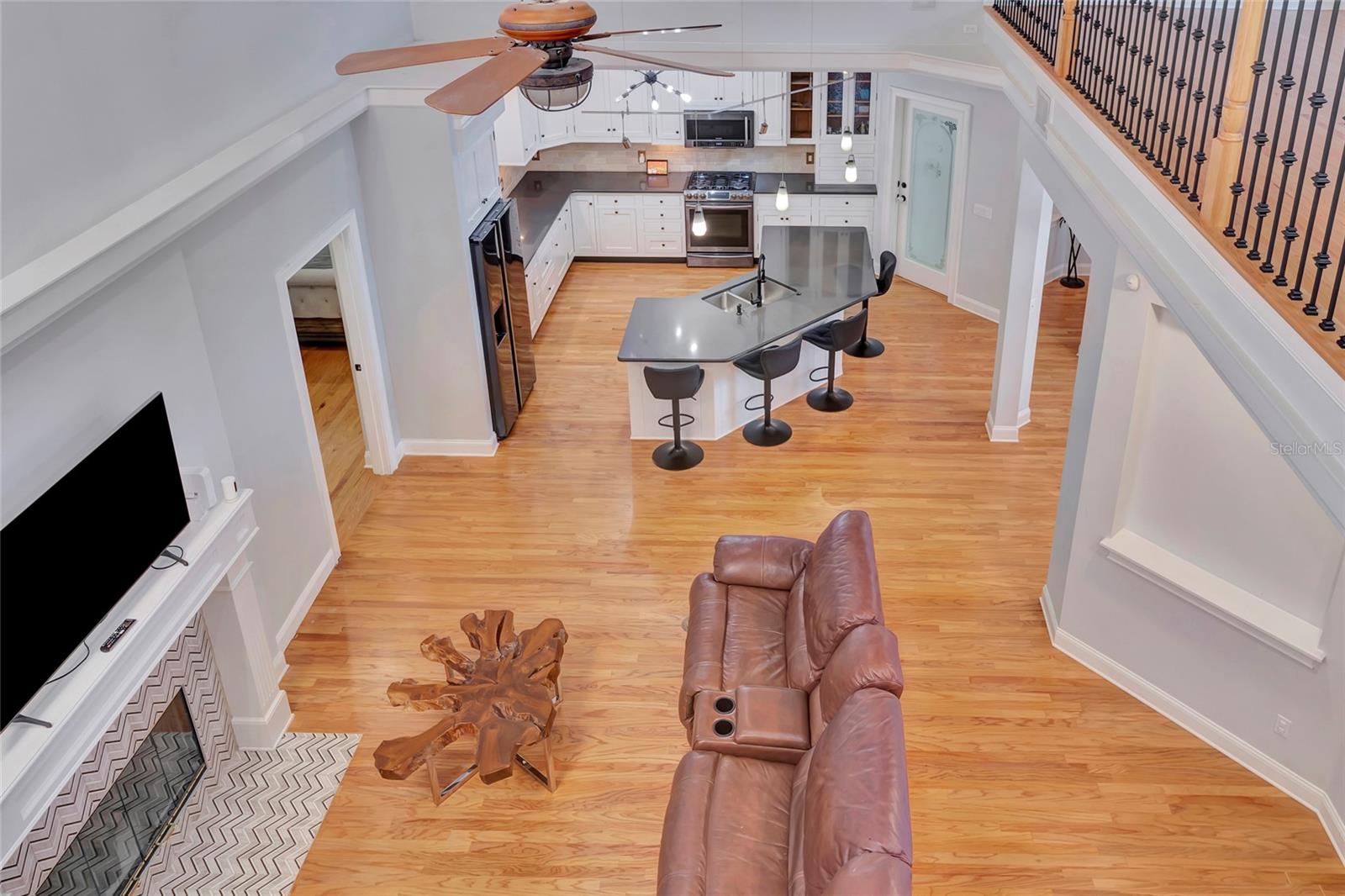 1215 LAKESHORE DR, EUSTIS, FL, 32726