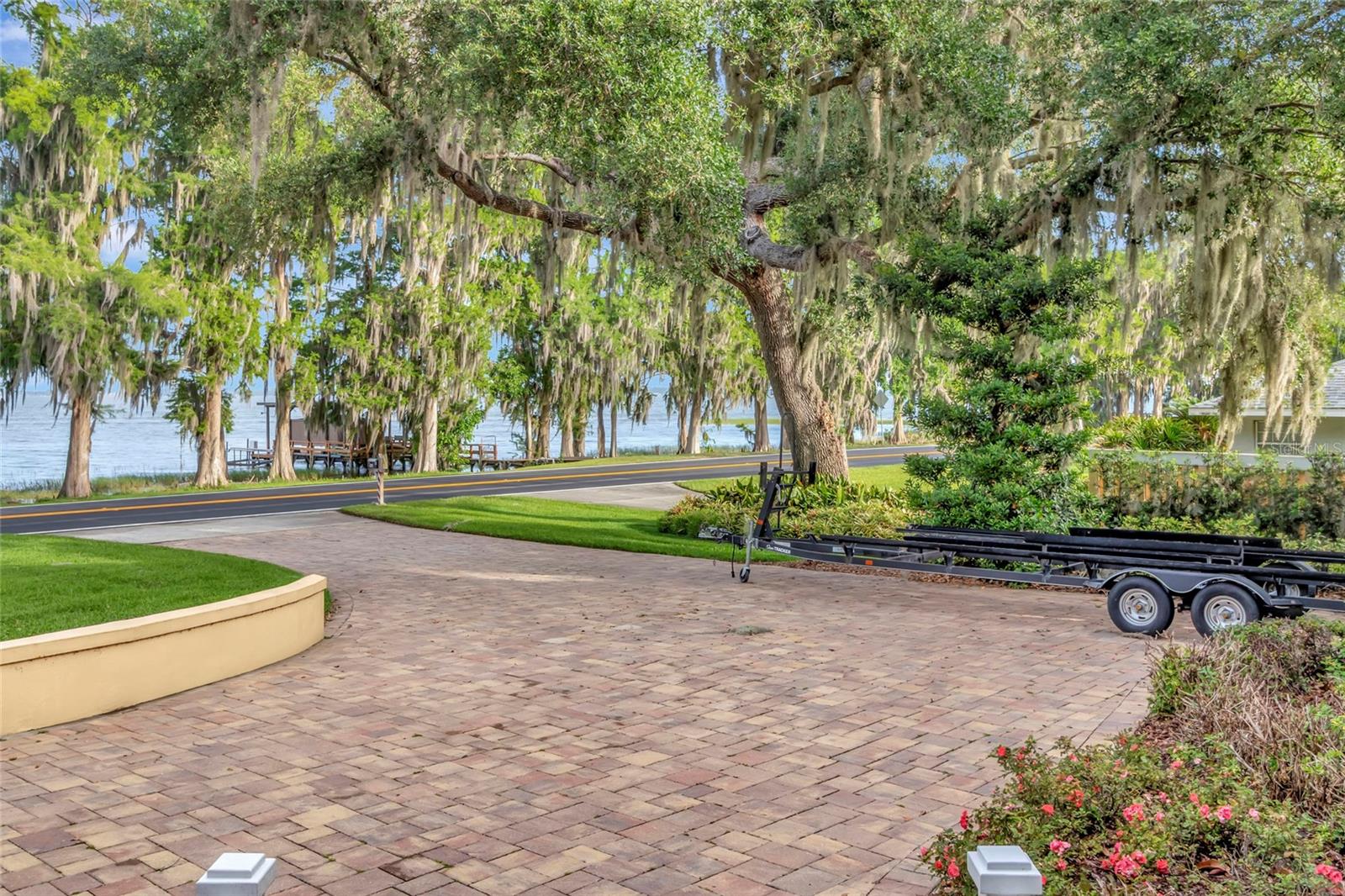 1215 LAKESHORE DR, EUSTIS, FL, 32726