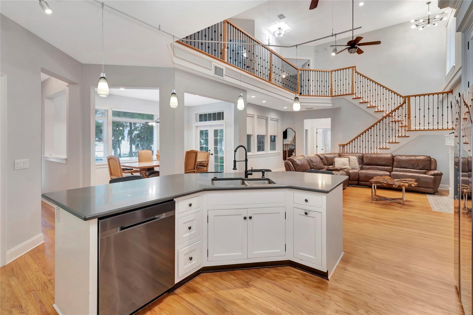 1215 LAKESHORE DR, EUSTIS, FL, 32726