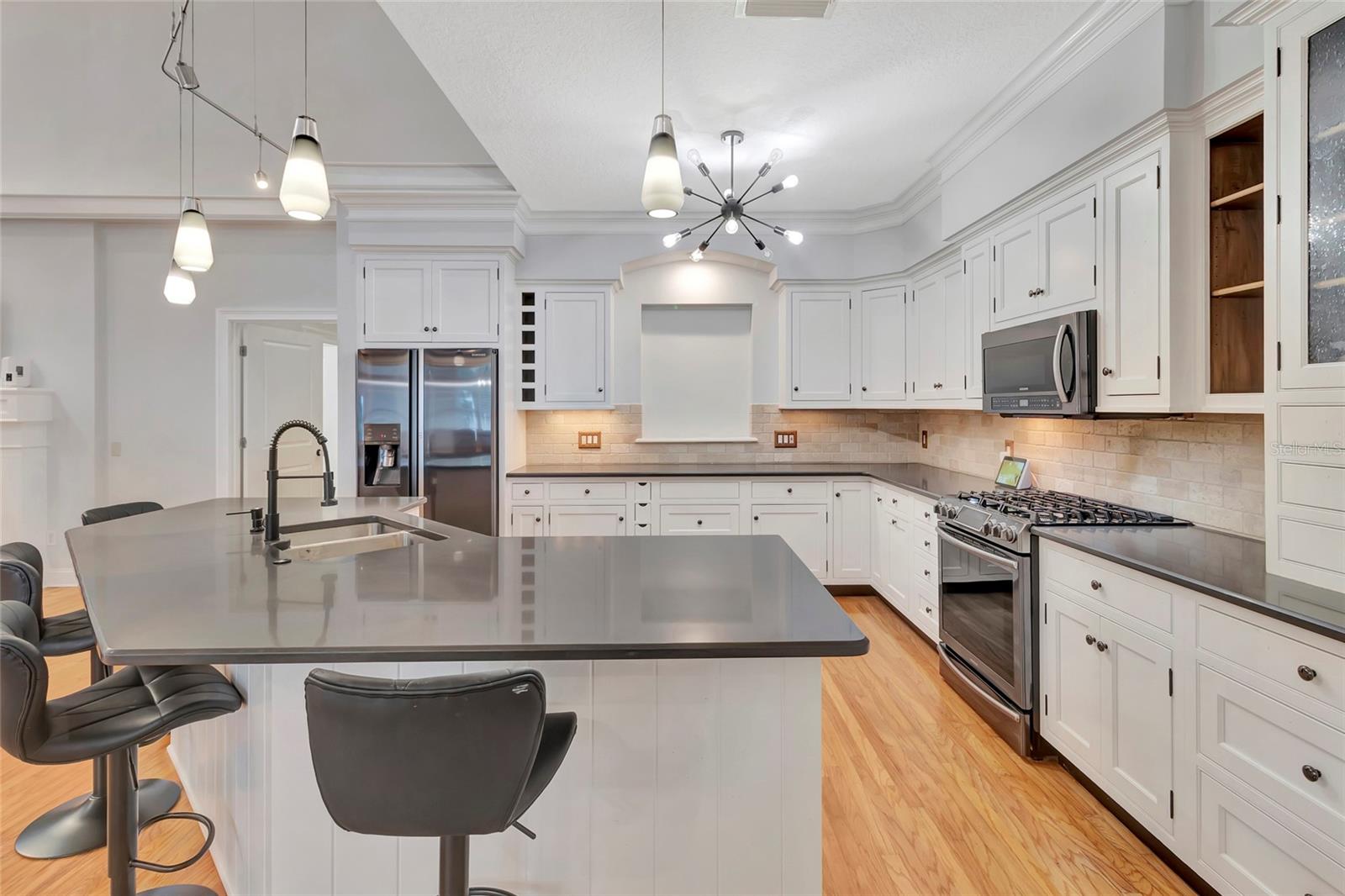 1215 LAKESHORE DR, EUSTIS, FL, 32726