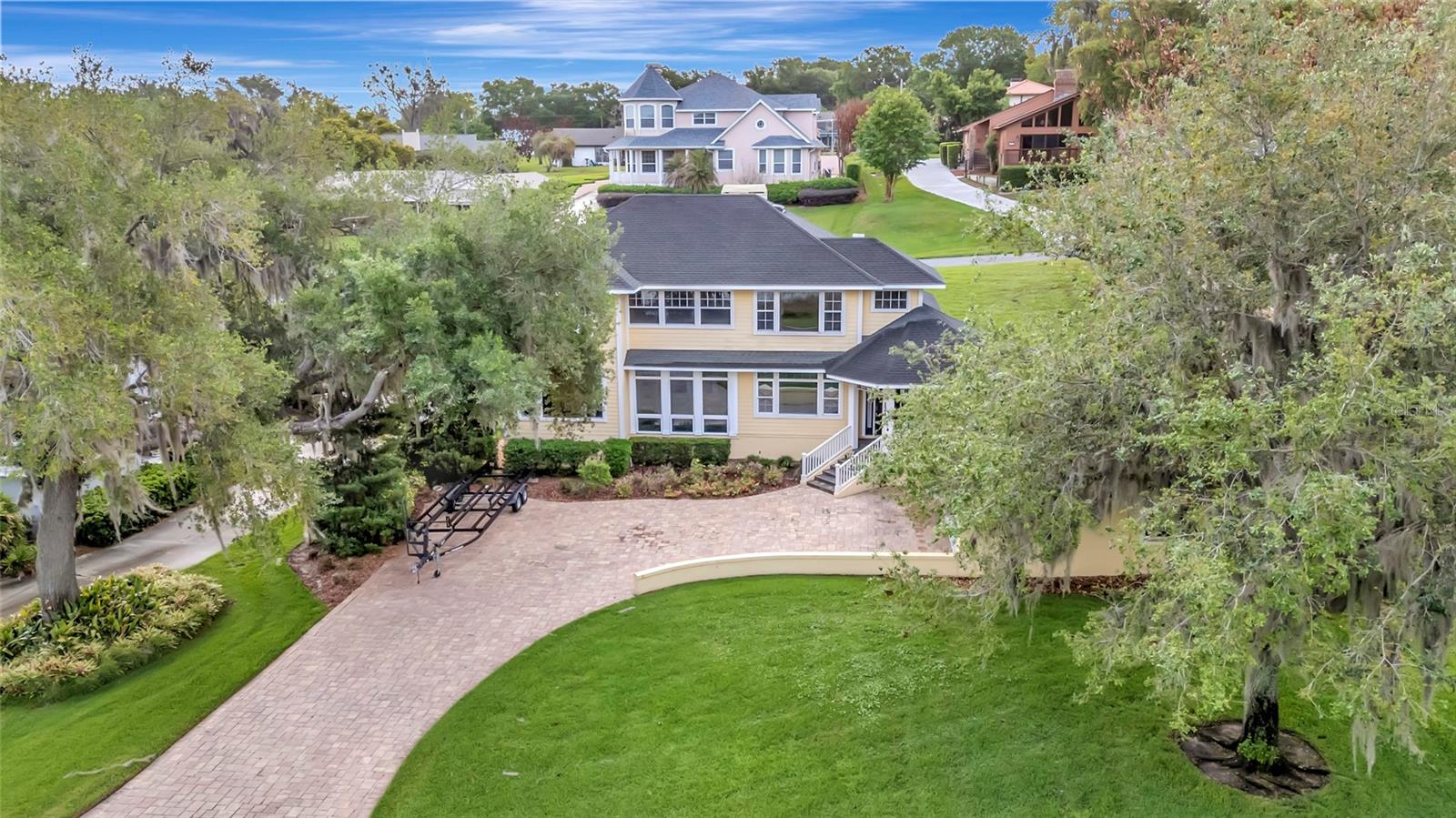 1215 LAKESHORE DR, EUSTIS, FL, 32726