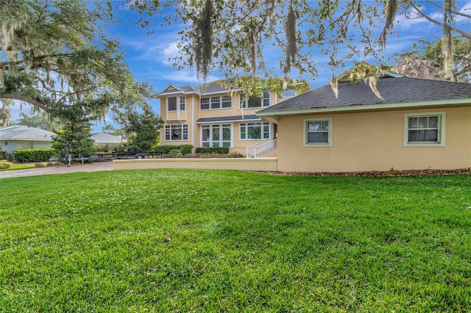 1215 LAKESHORE DR, EUSTIS, FL, 32726