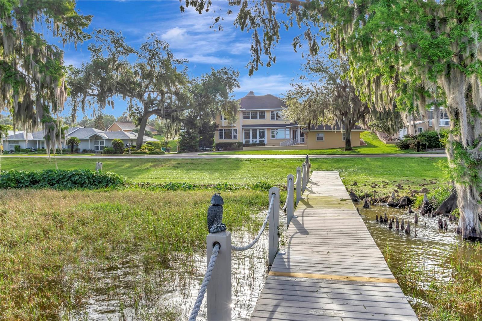 1215 LAKESHORE DR, EUSTIS, FL, 32726