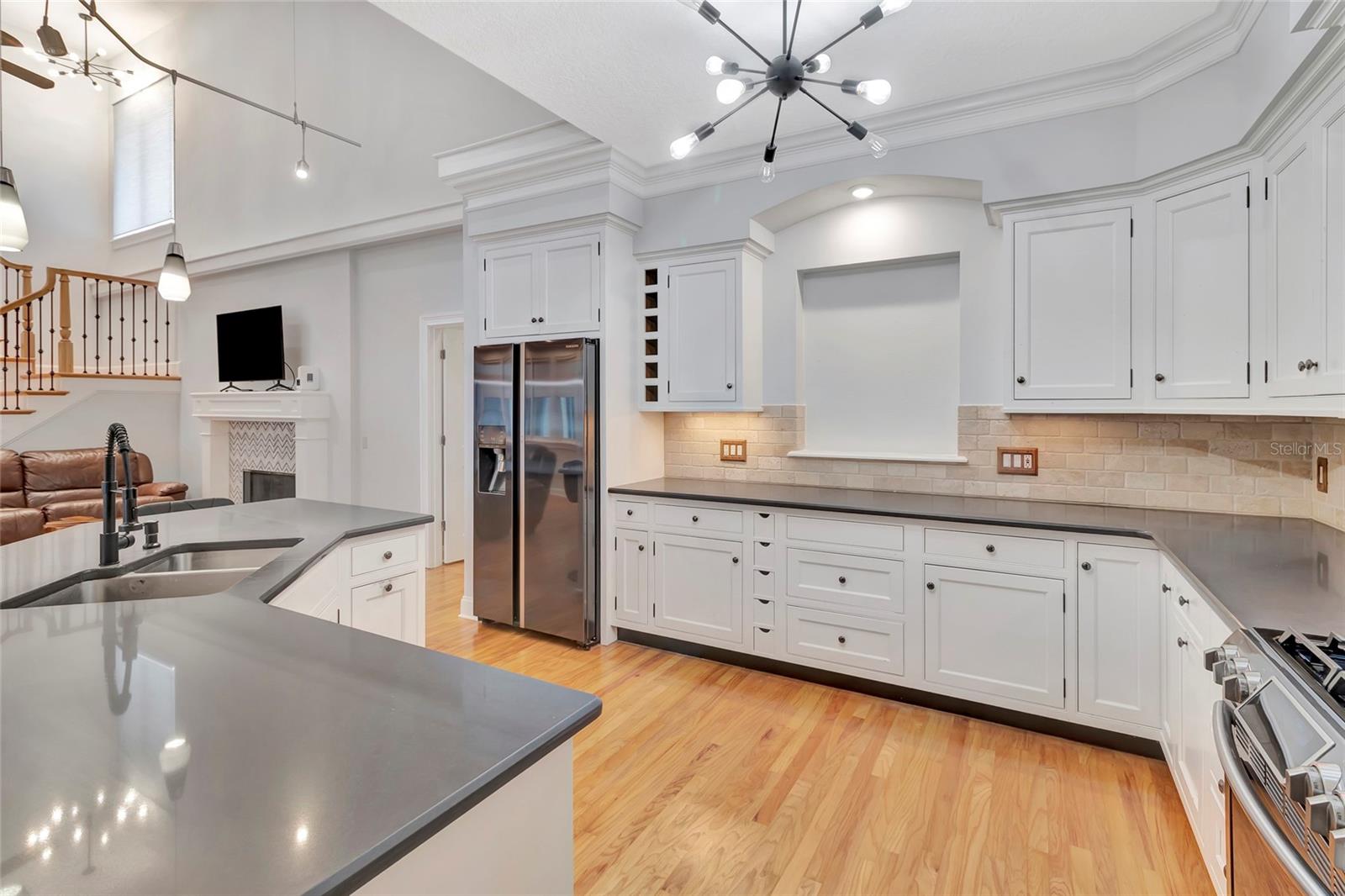 1215 LAKESHORE DR, EUSTIS, FL, 32726