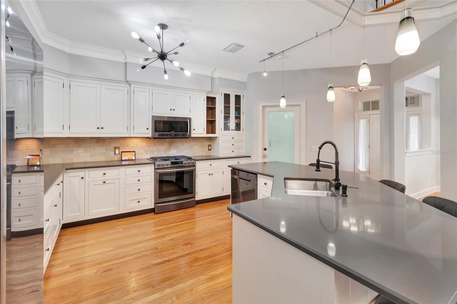 1215 LAKESHORE DR, EUSTIS, FL, 32726