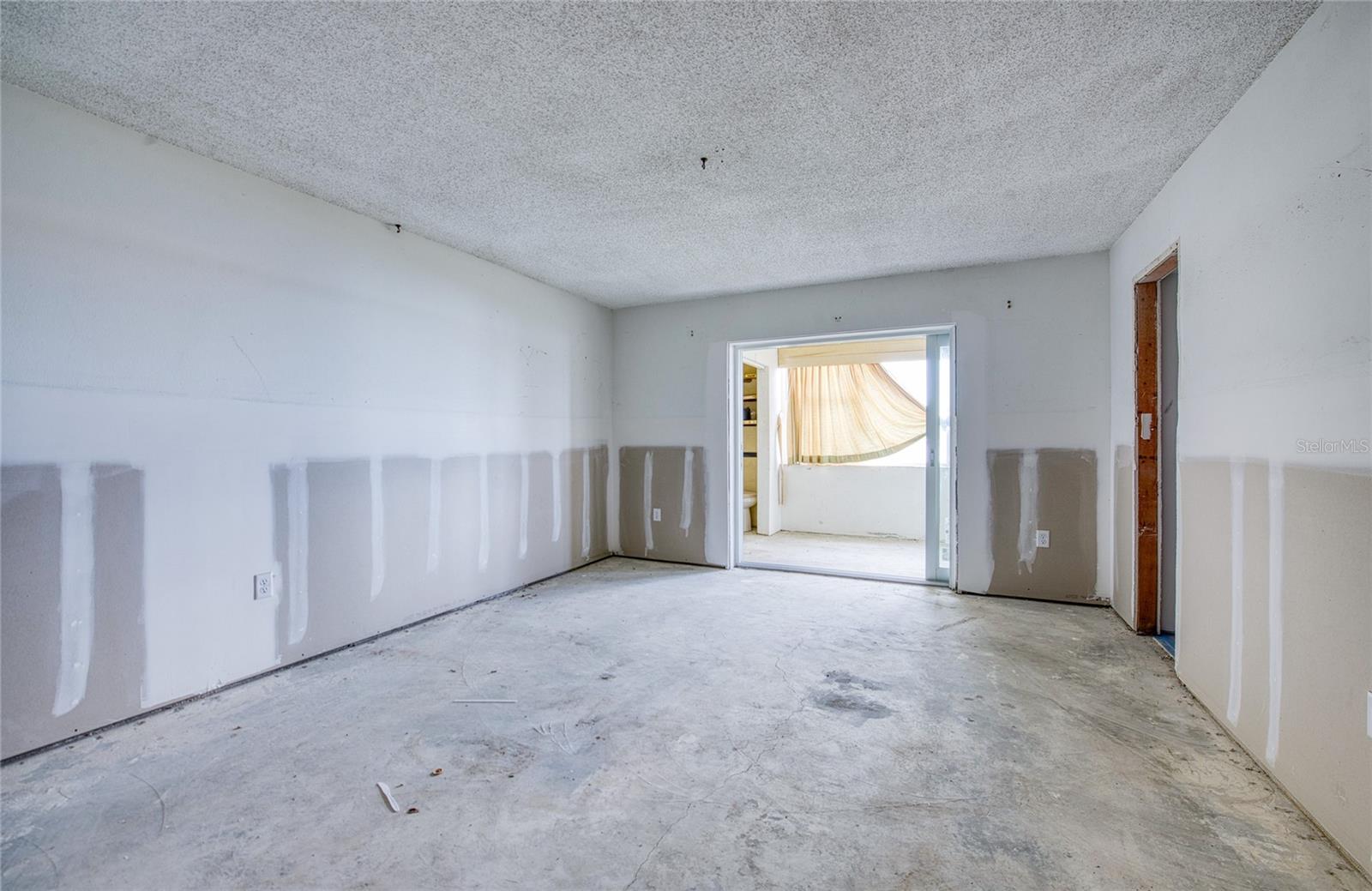 Primary Bedroom, opens to Florida Room