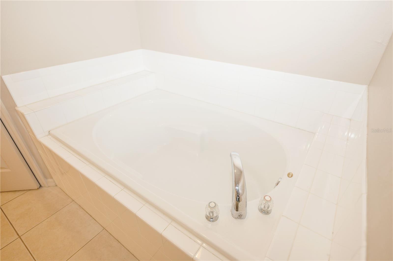 4129 NE 19TH PL, CAPE CORAL, FL, 33909