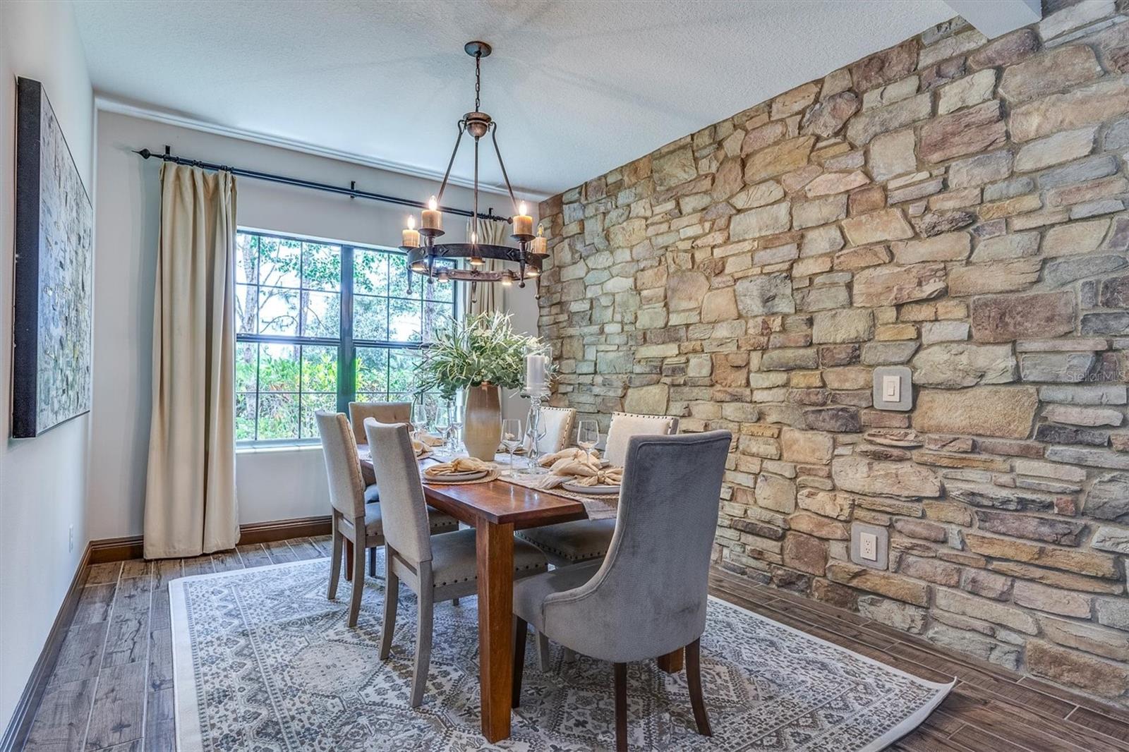 ELEGANT FORMAL DINING ROOM