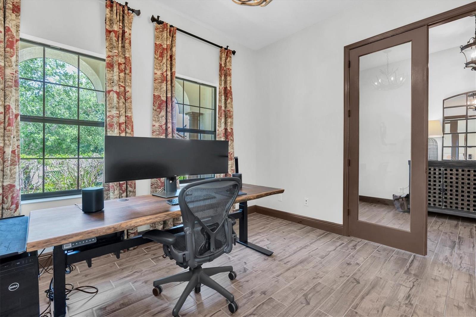 OFFICE WITH DOUBLE FRENCH DOORS