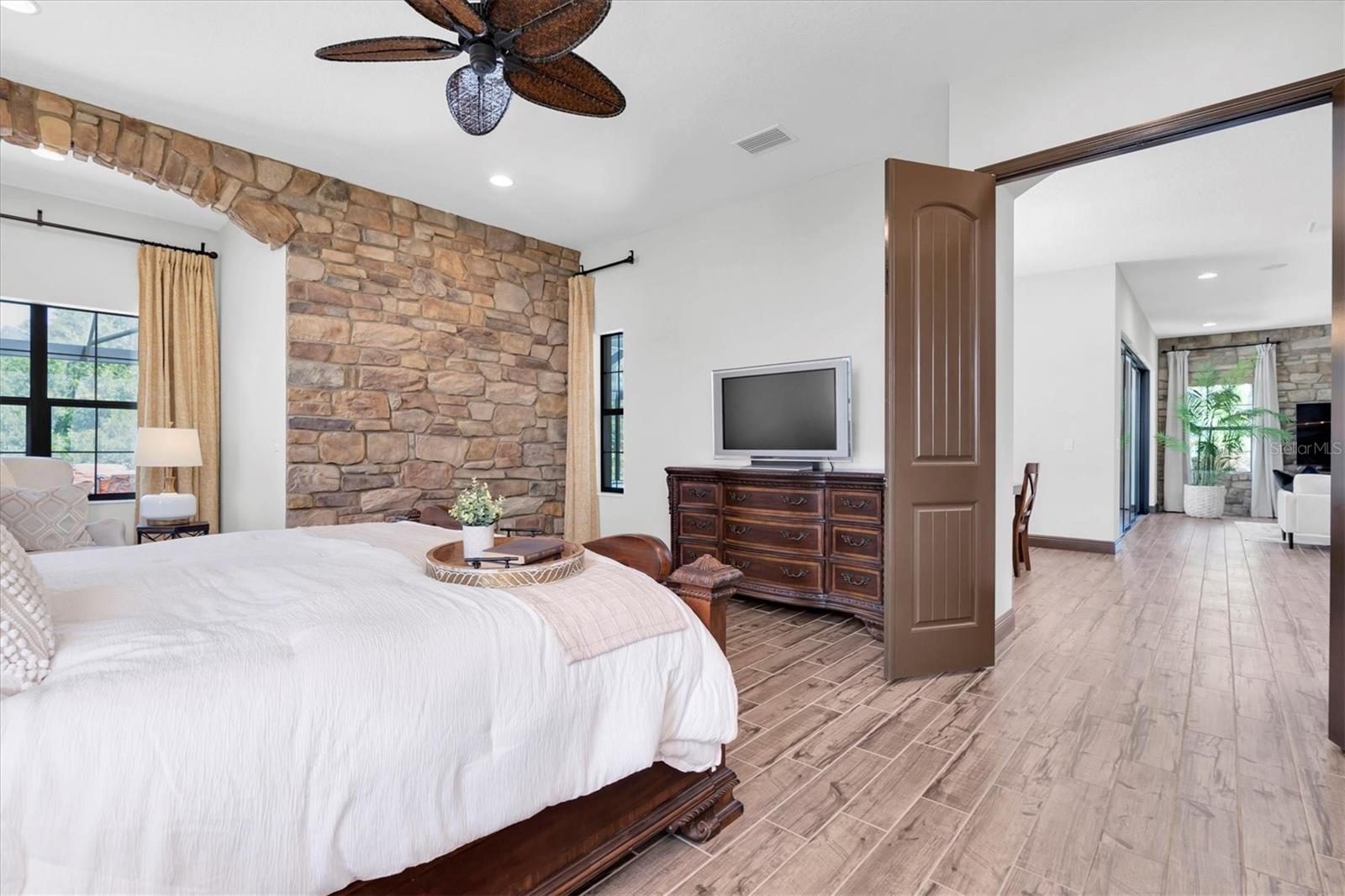 PRIMARY BEDROOMS WITH DOUBLE DOORS