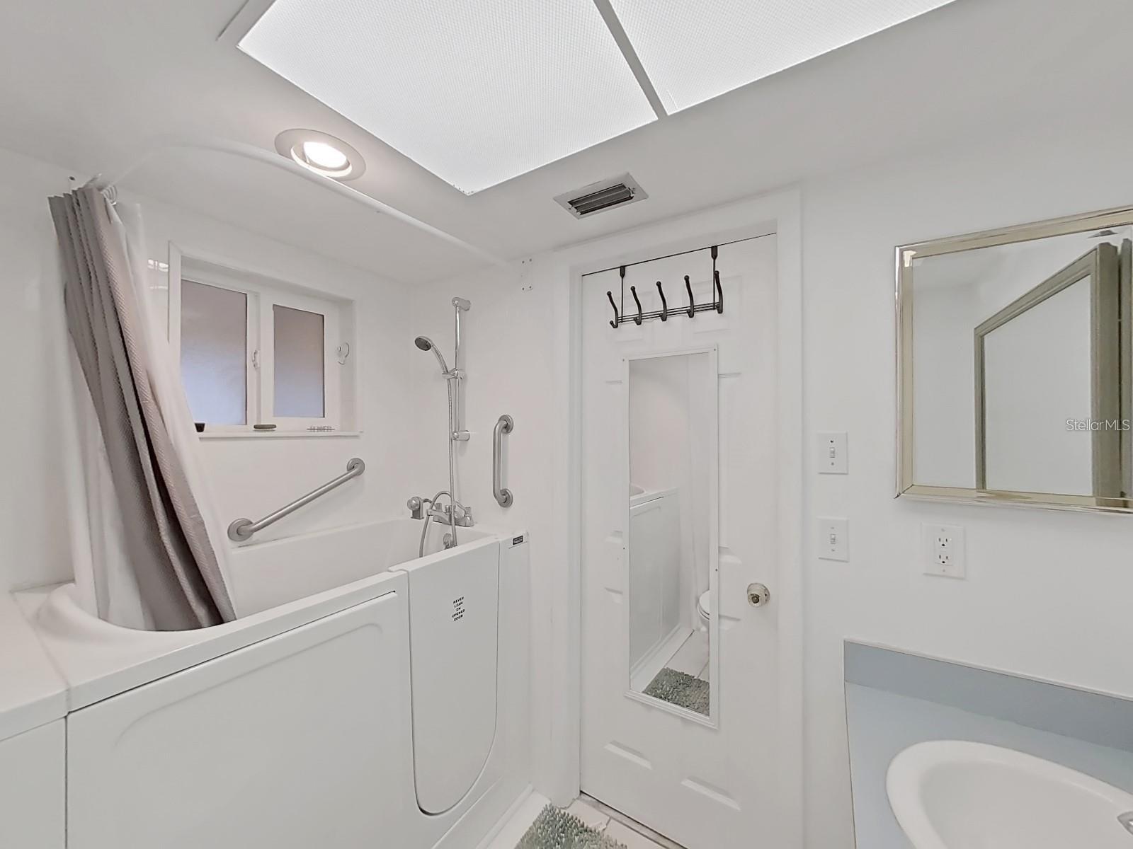215 VALENCIA BLVD #213, LARGO, FL, 33770