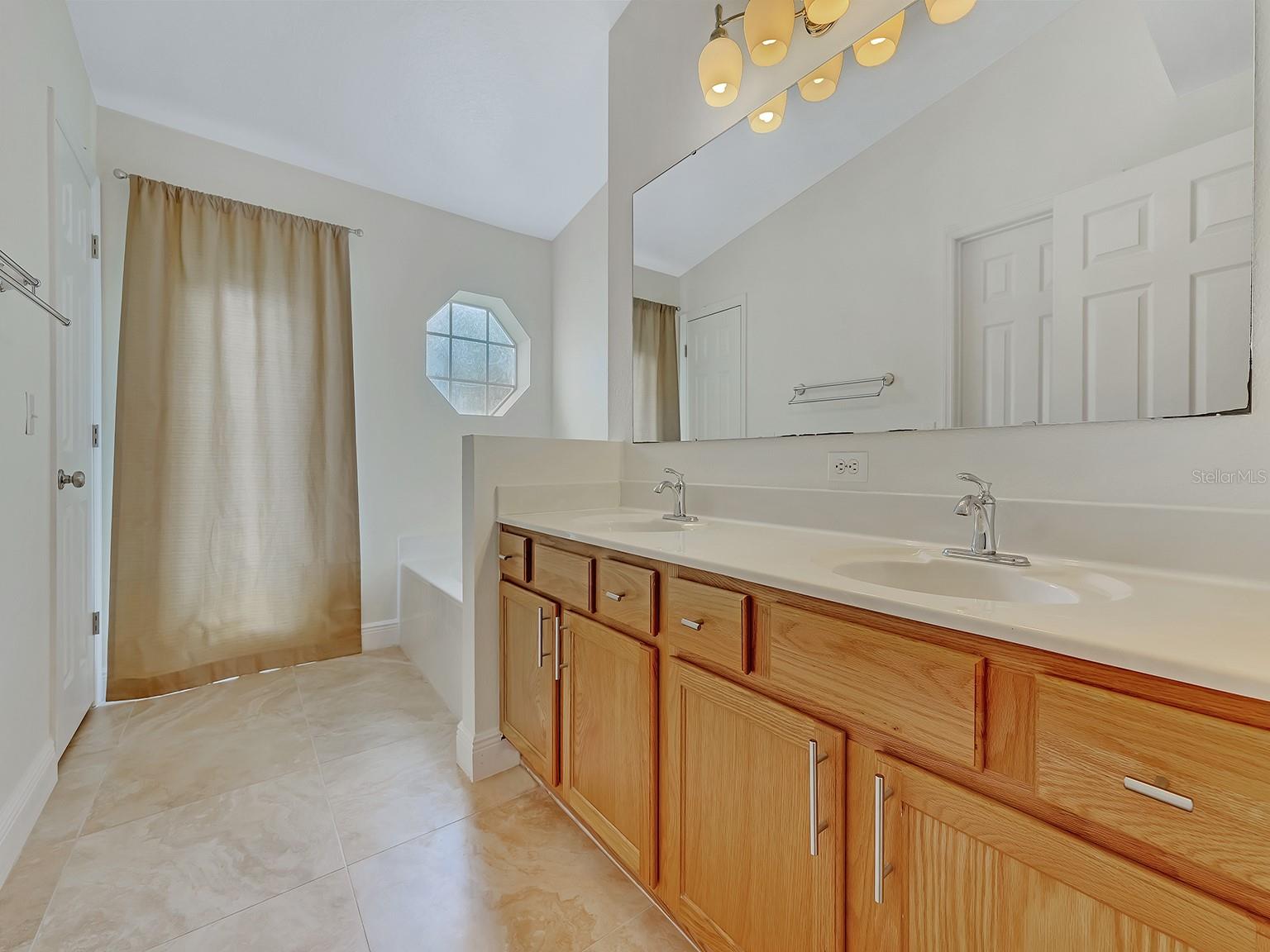 2111 CORNER POINT CT, ORLANDO, FL, 32820