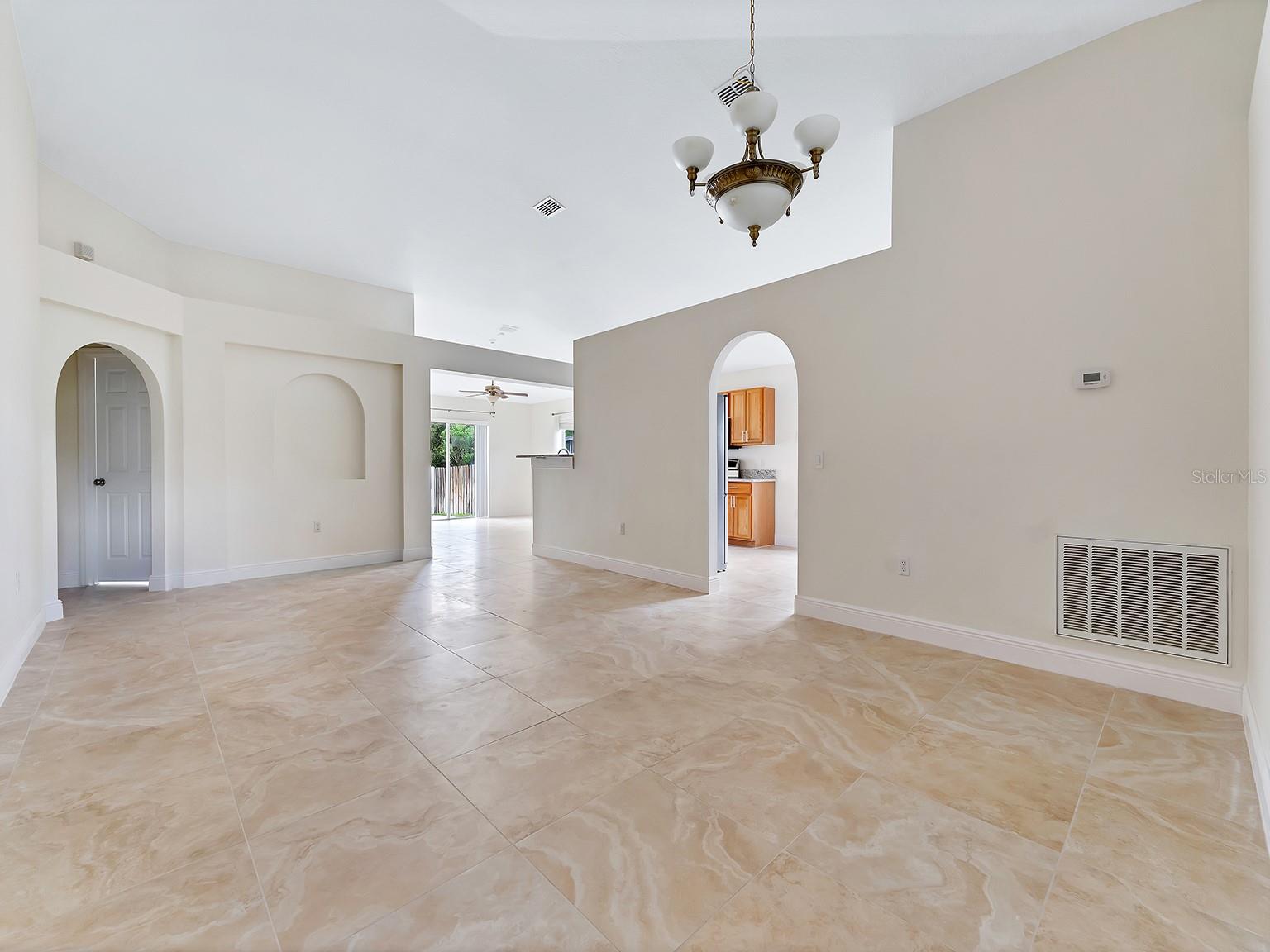 2111 CORNER POINT CT, ORLANDO, FL, 32820