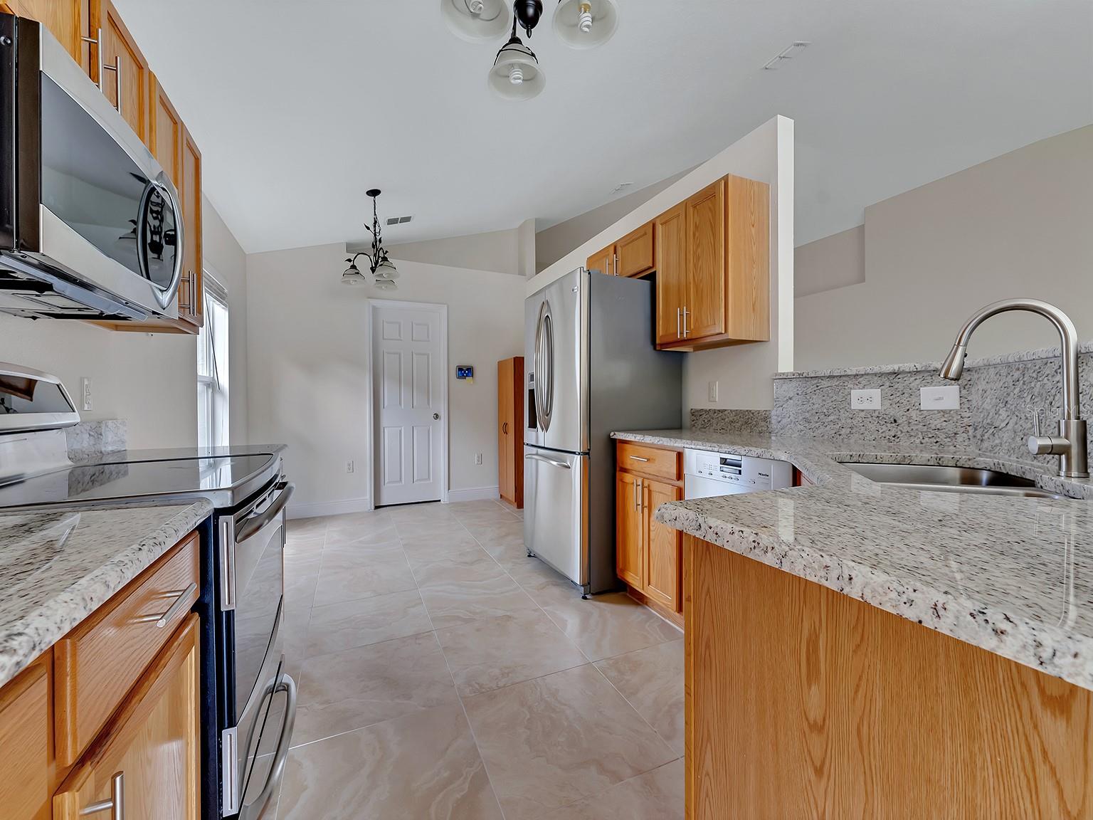 2111 CORNER POINT CT, ORLANDO, FL, 32820