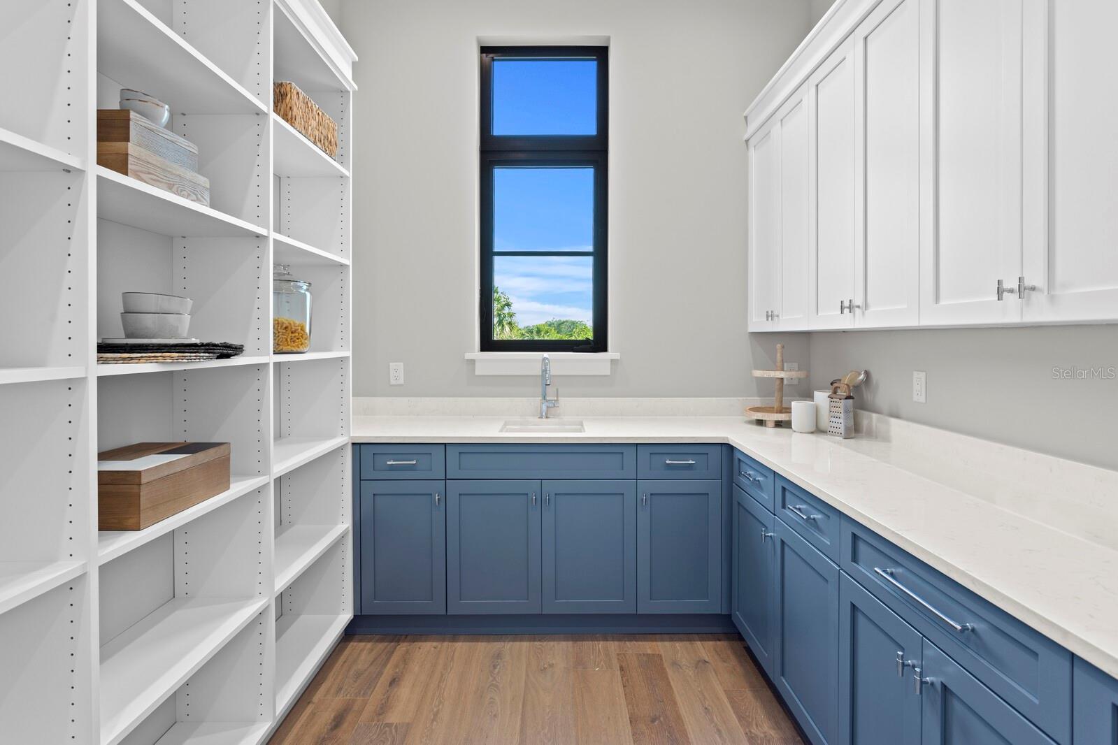 337 COFFEE POT DR NE, ST PETERSBURG, FL, 33704