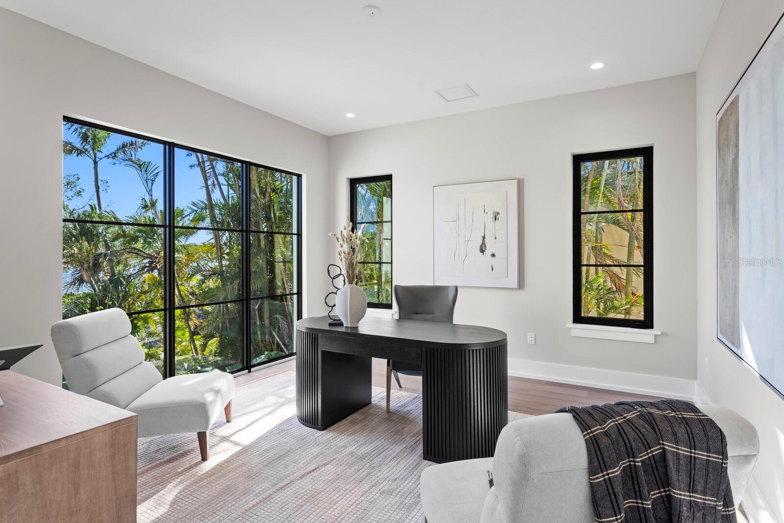 337 COFFEE POT DR NE, ST PETERSBURG, FL, 33704