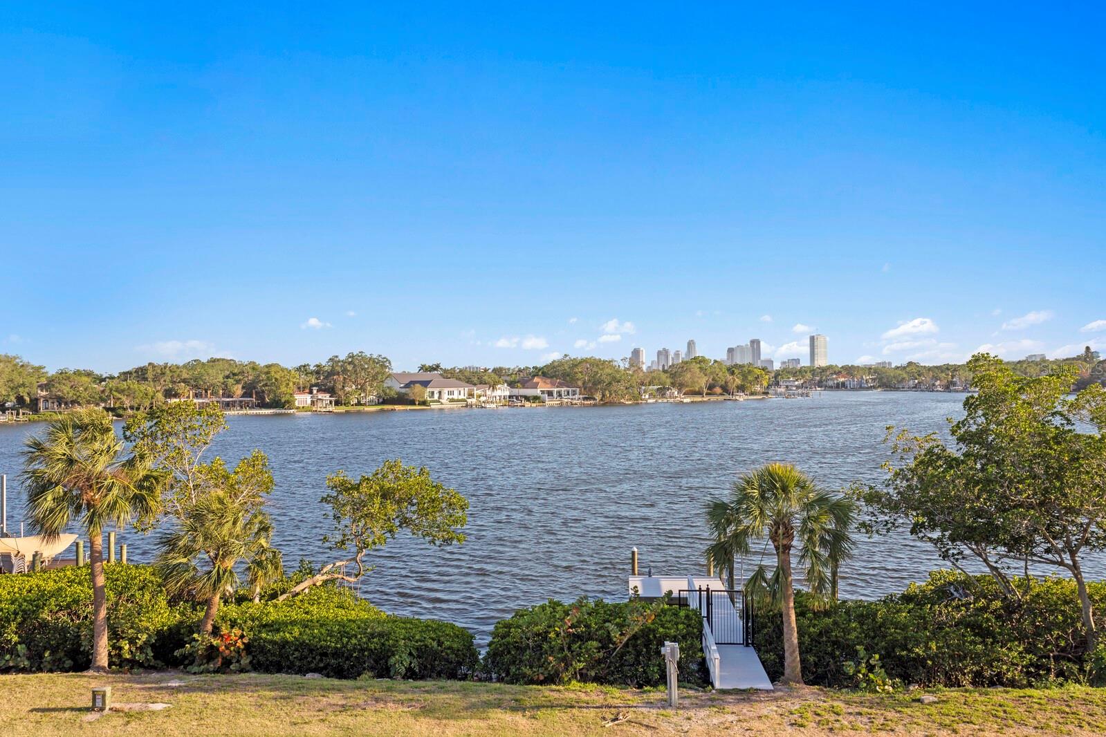 337 COFFEE POT DR NE, ST PETERSBURG, FL, 33704