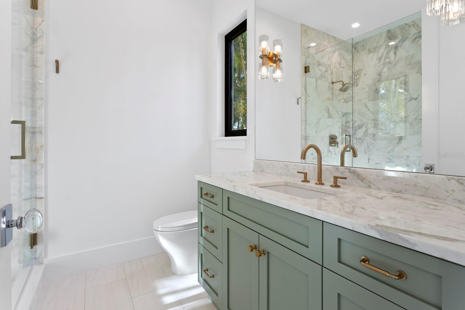 337 COFFEE POT DR NE, ST PETERSBURG, FL, 33704