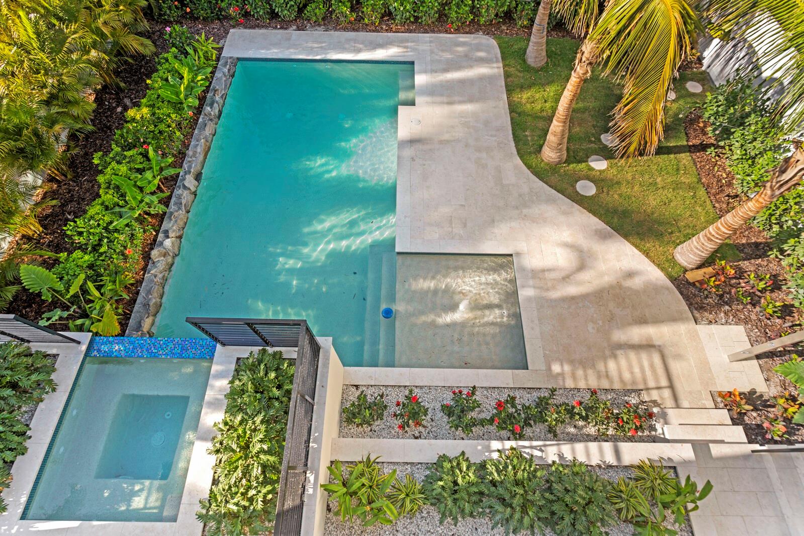 337 COFFEE POT DR NE, ST PETERSBURG, FL, 33704