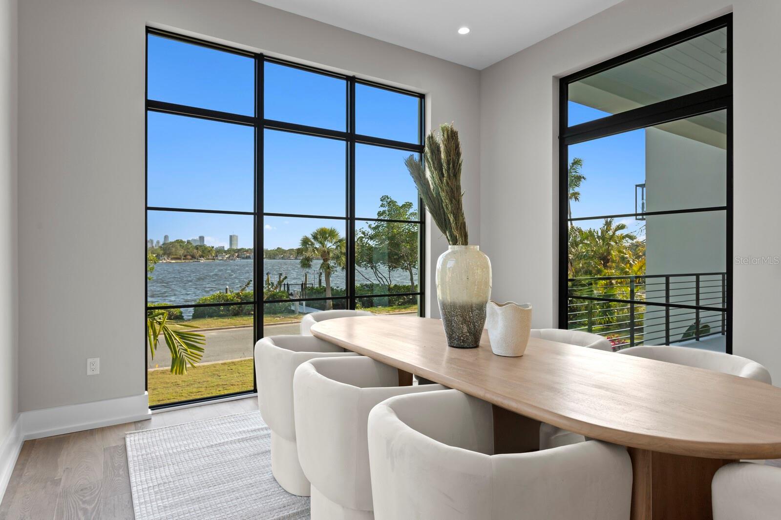 337 COFFEE POT DR NE, ST PETERSBURG, FL, 33704