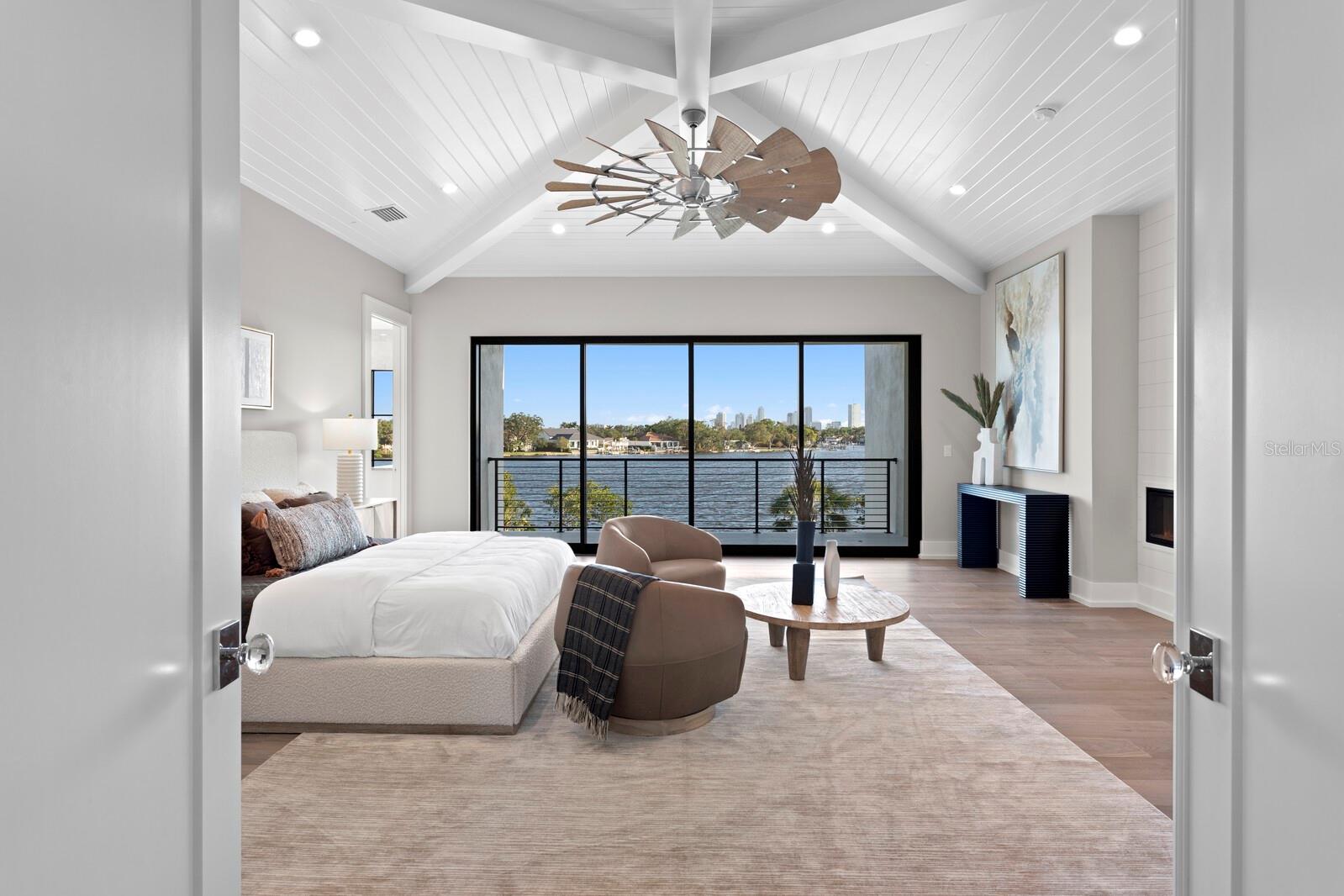 337 COFFEE POT DR NE, ST PETERSBURG, FL, 33704